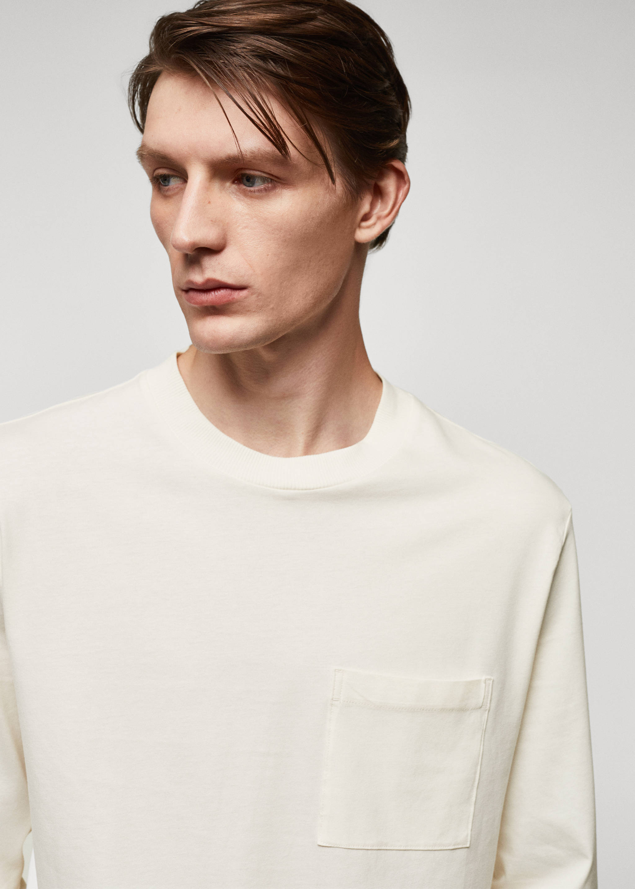 Long-sleeved t-shirt with pockets - Details of the article 1
