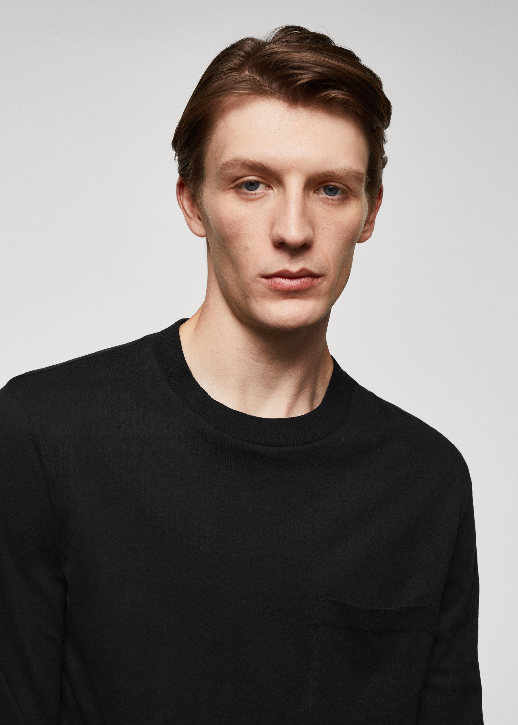 Long-sleeved t-shirt with pockets - Details of the article 1
