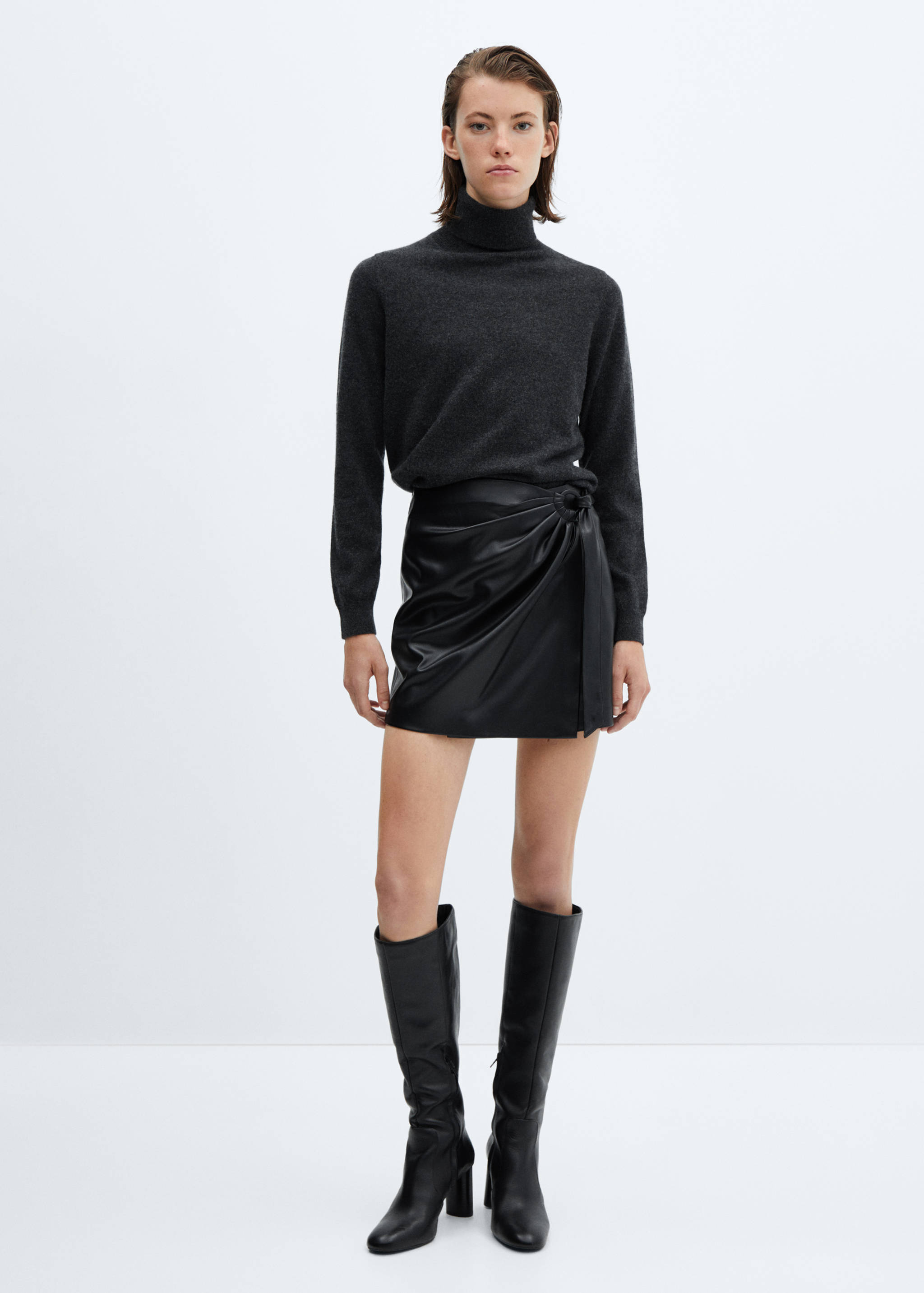 Short faux-leather skirt with buckle - General plane