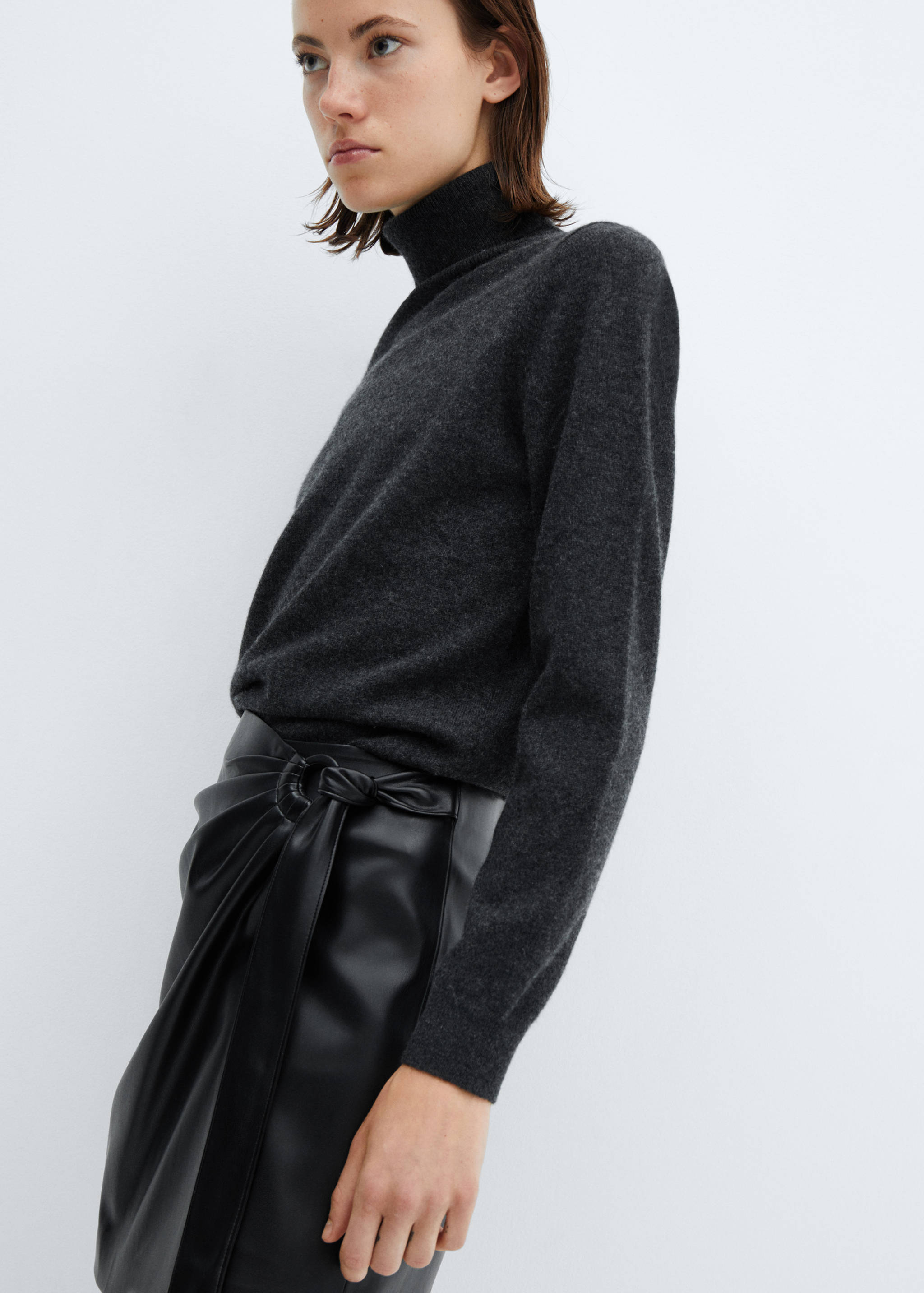 Short faux-leather skirt with buckle - Details of the article 2