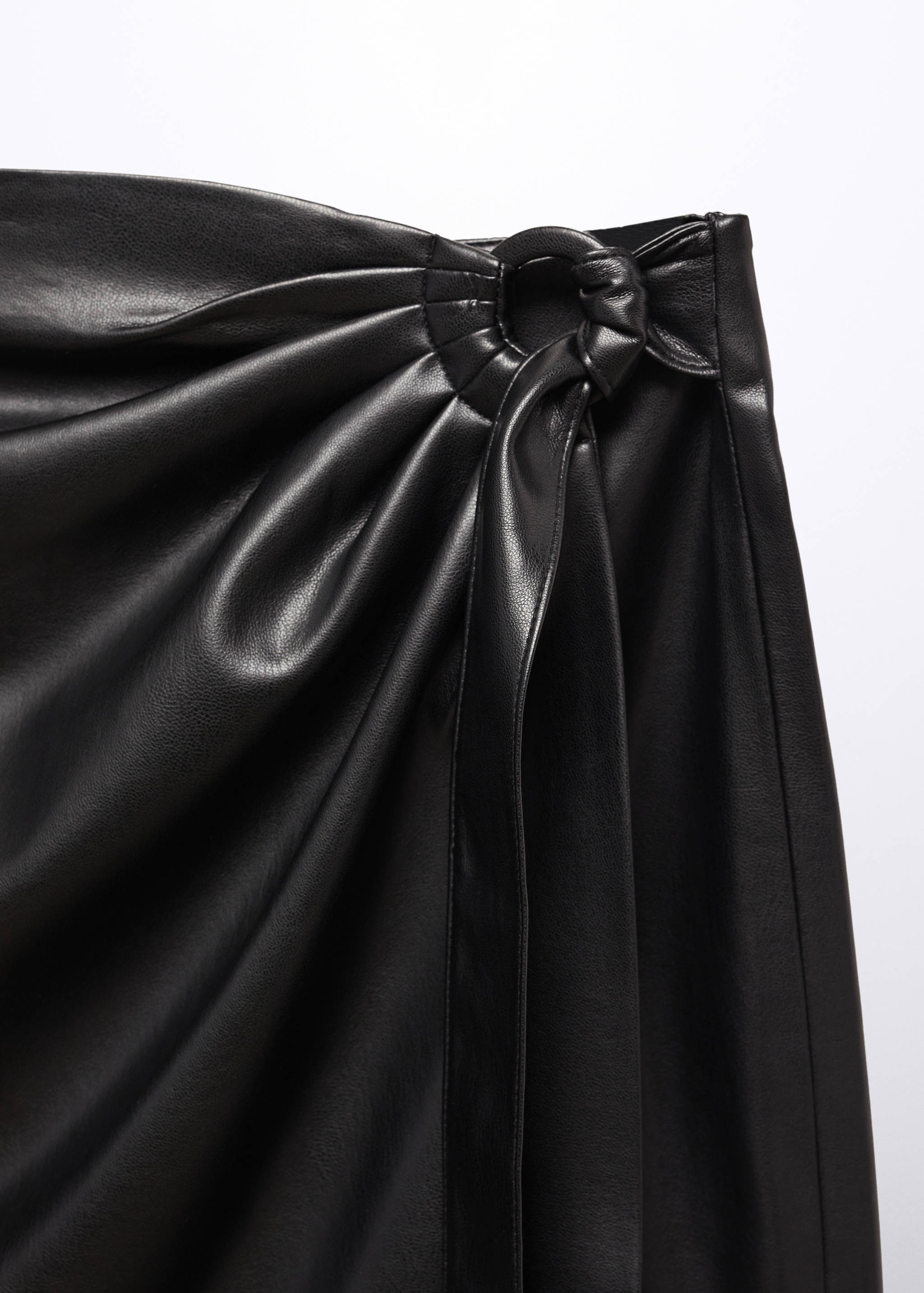 Short faux-leather skirt with buckle - Details of the article 8