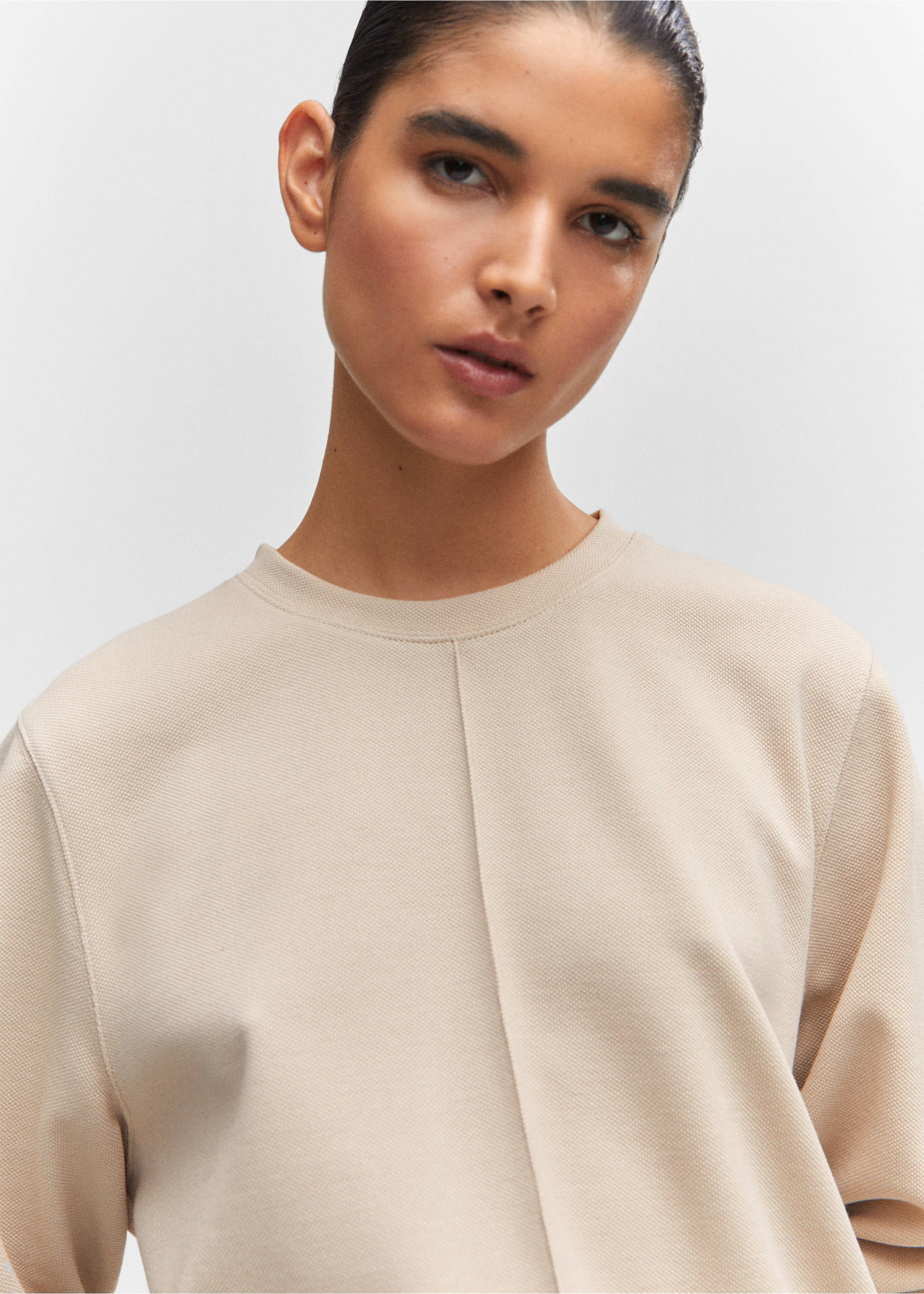 Sweatshirt met sierstiksels - Detail van het artikel 1, Open beige. Ref: 57096711-00.