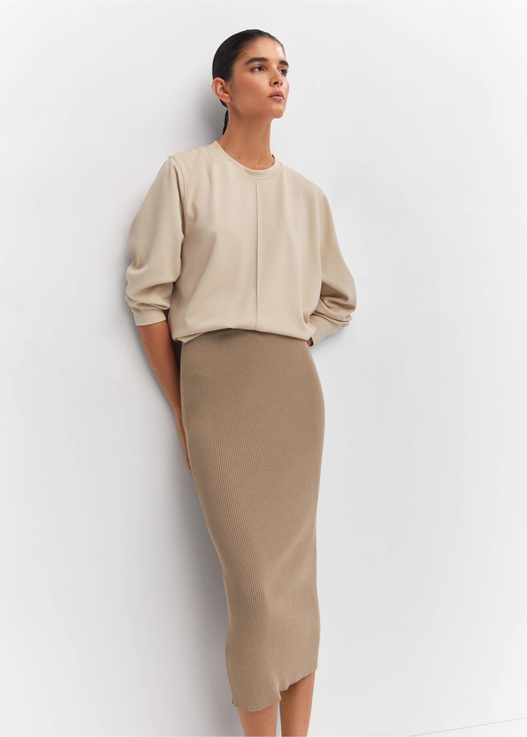 Sweatshirt met sierstiksels - Detail van het artikel 2, Open beige. Ref: 57096711-00.
