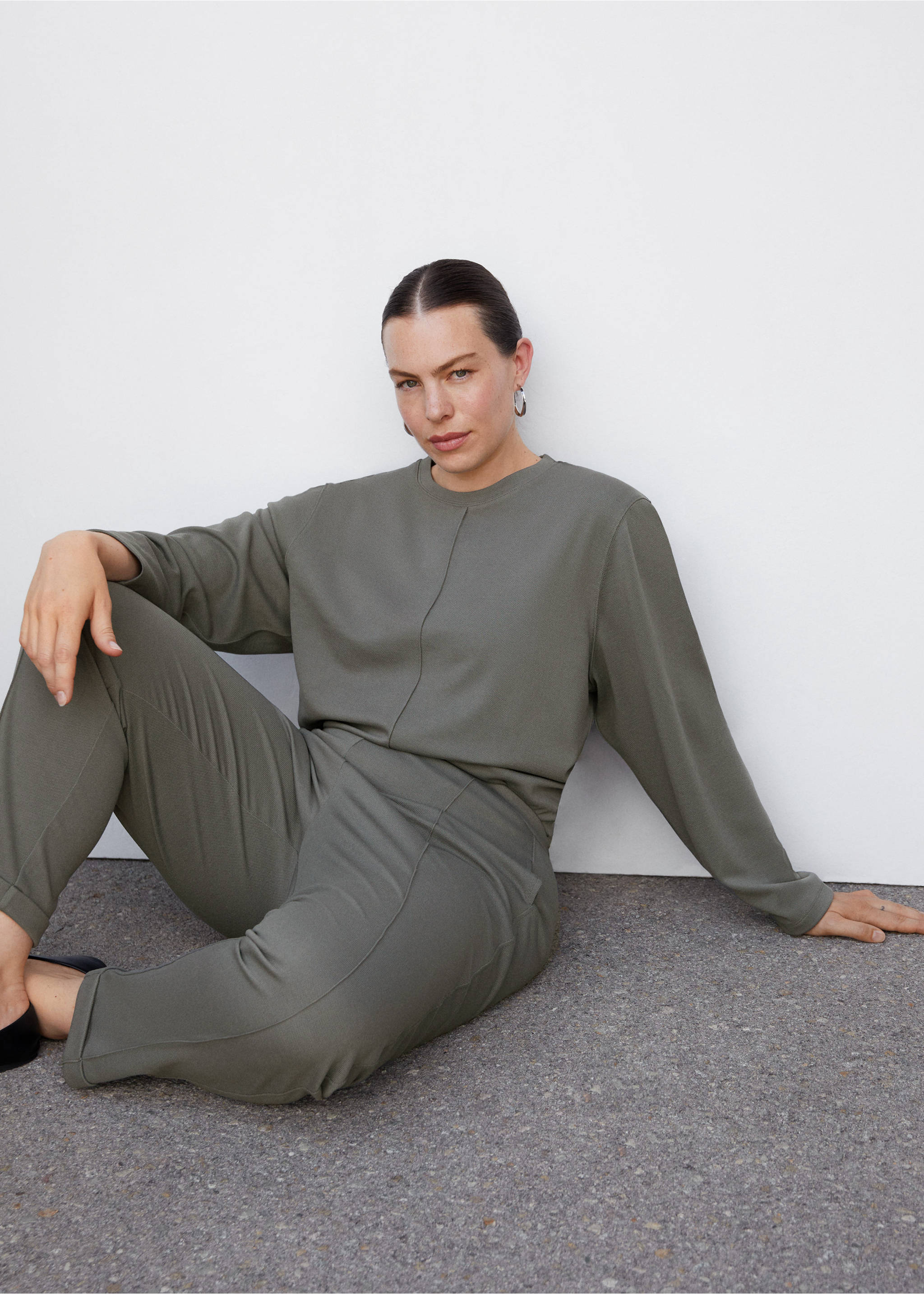 Decorative stitching sweatshirt - Details of the article 4, Grey. Ref: 57096711-00.