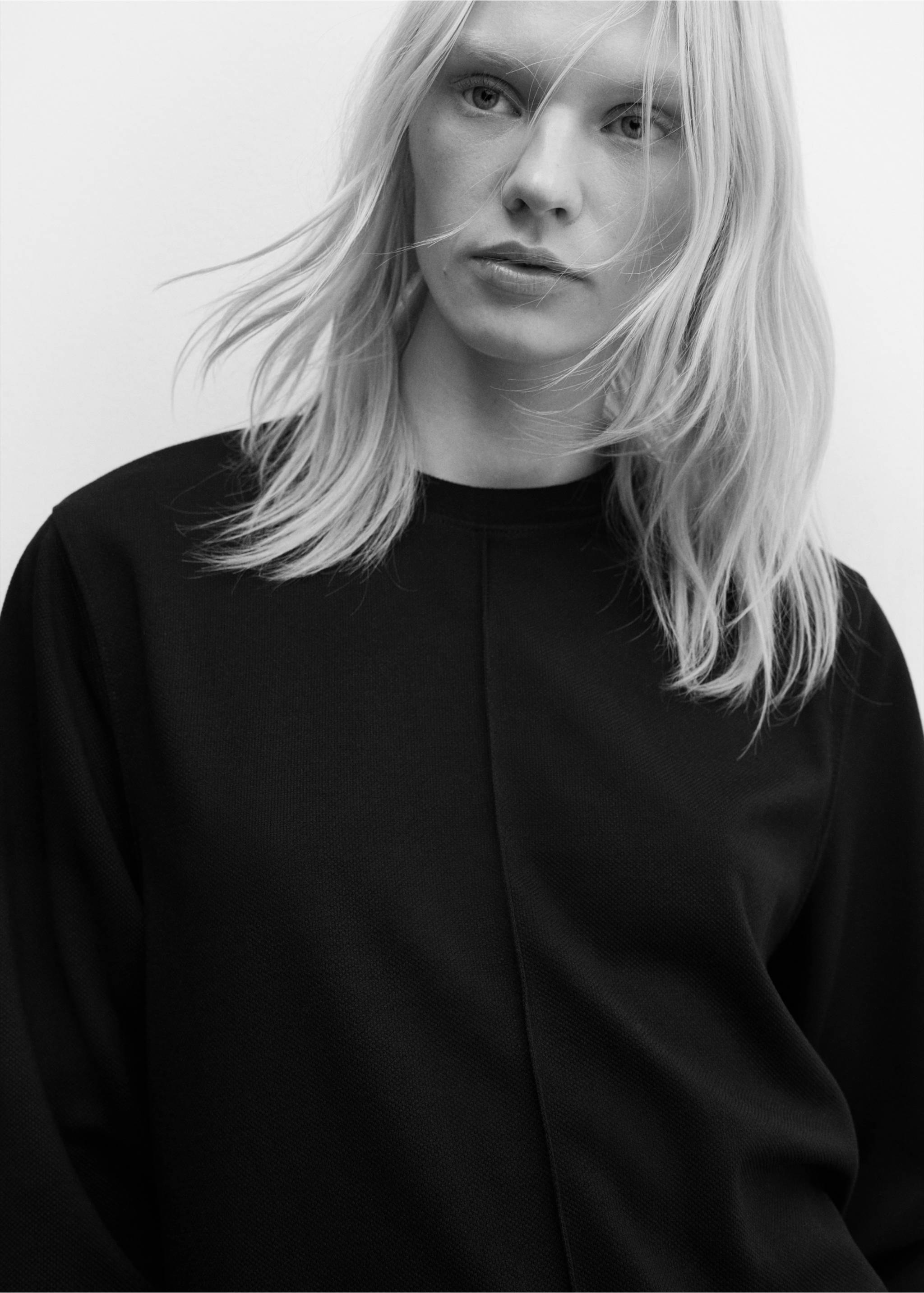 Decorative stitching sweatshirt - Details of the article 2, Black. Ref: 57096711-00.