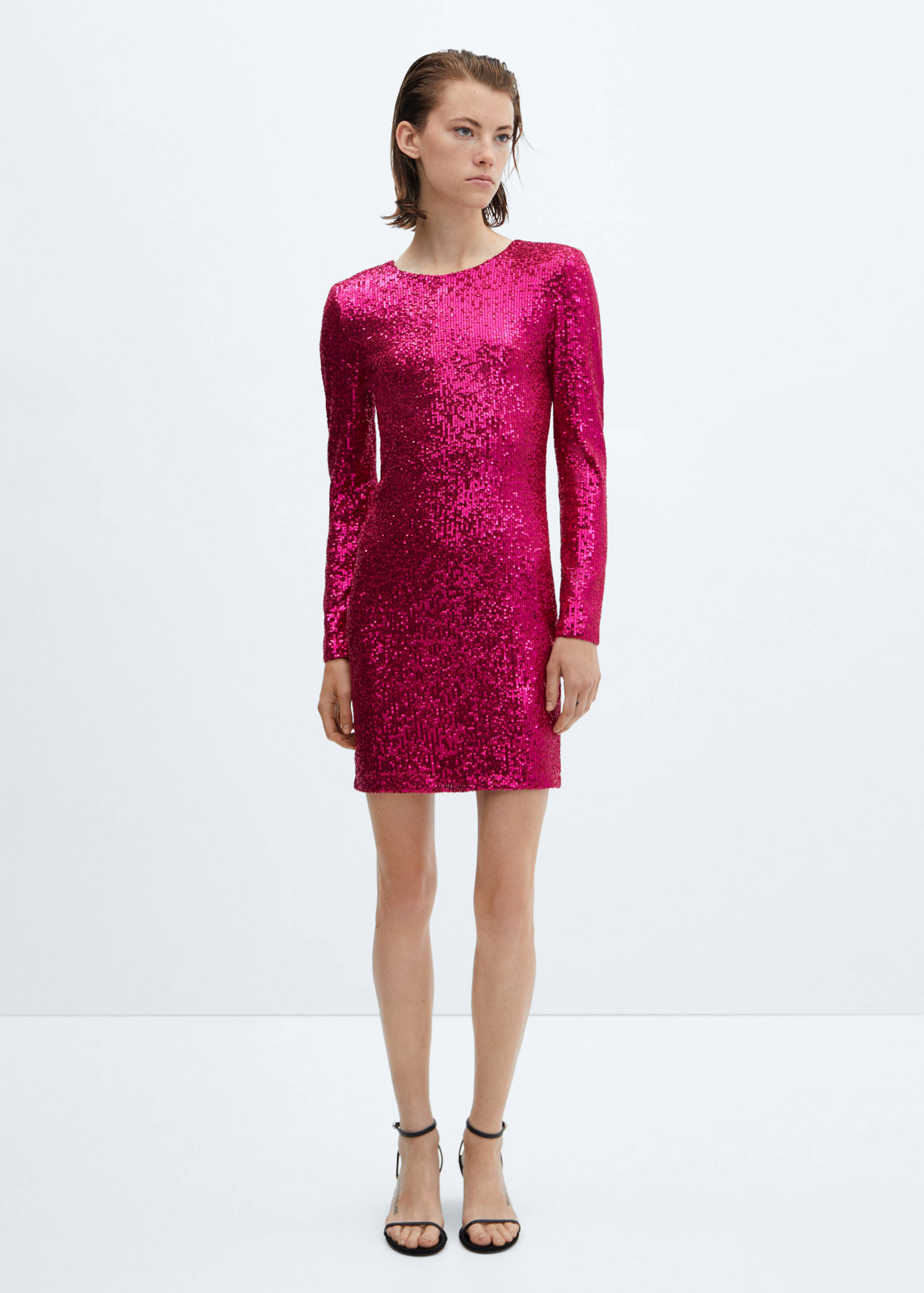 Kort figursydd paljettklänning - Allmän bild