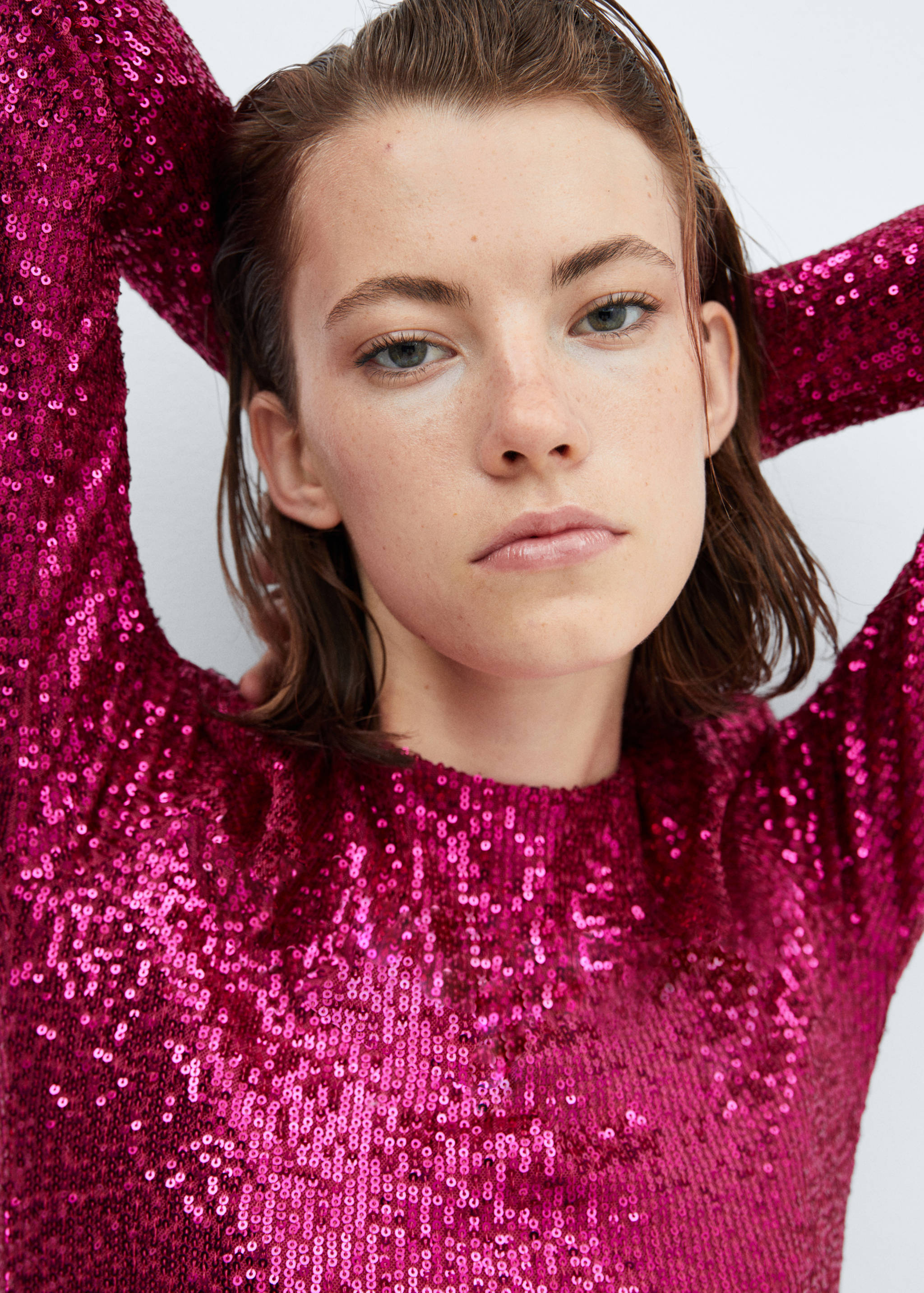 Kort figursydd paljettklänning - Detaljer om artikeln 1