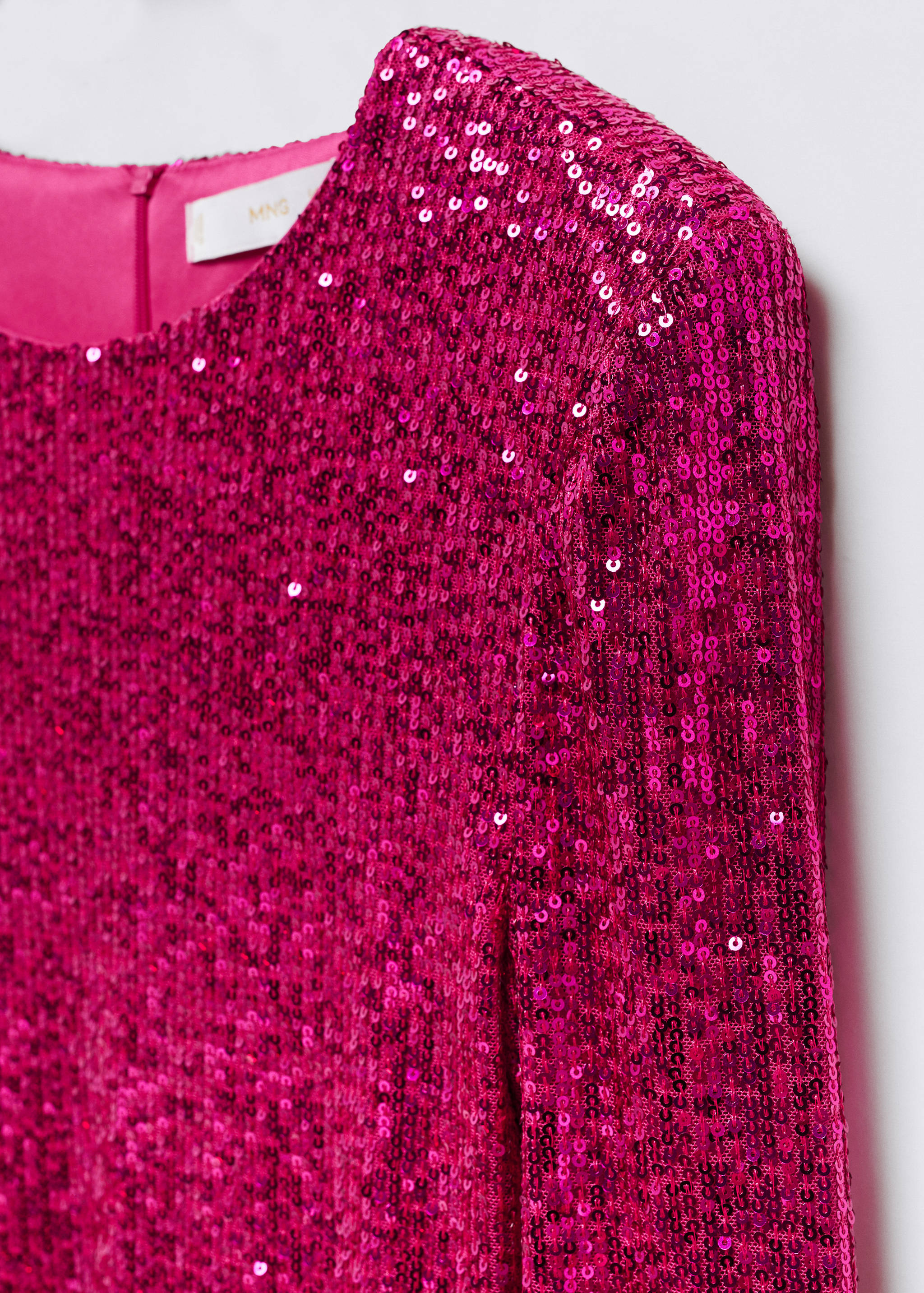 Kort figursydd paljettklänning - Detaljer om artikeln 8