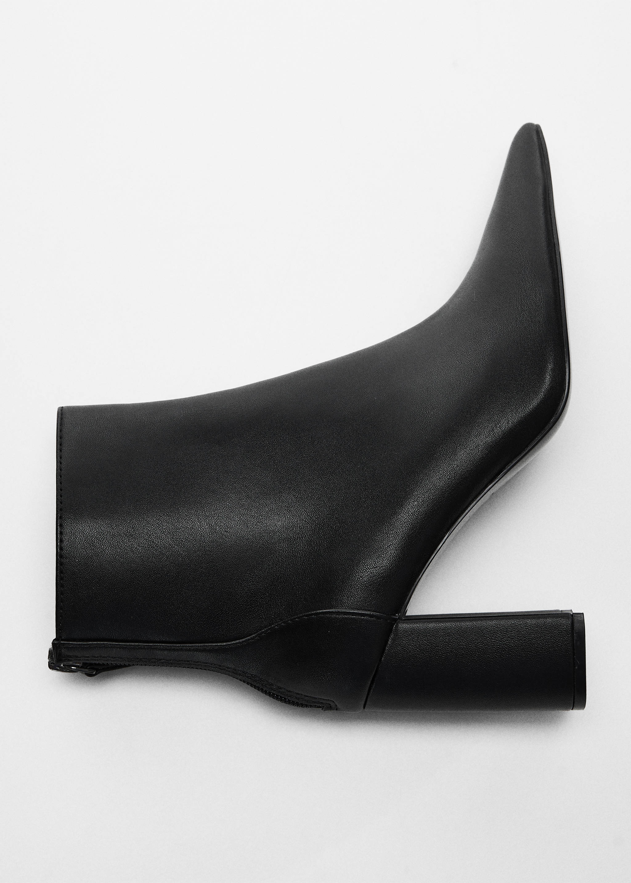 Pointed-toe ankle boot swith zip closure - Details of the article 5