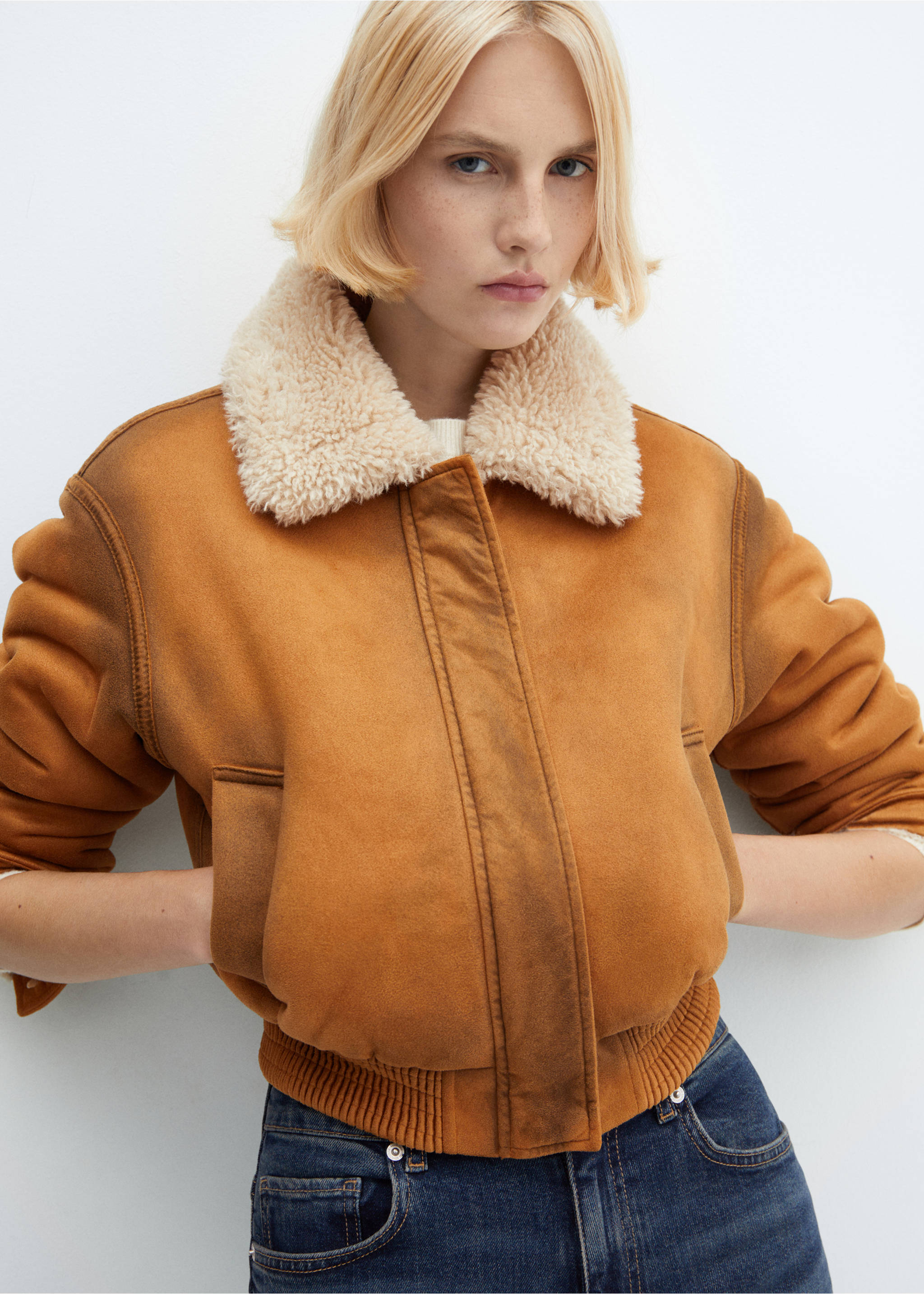 Worn-effect shearling jacket - Details of the article 2, Medium Brown. Ref: 57097712-00.