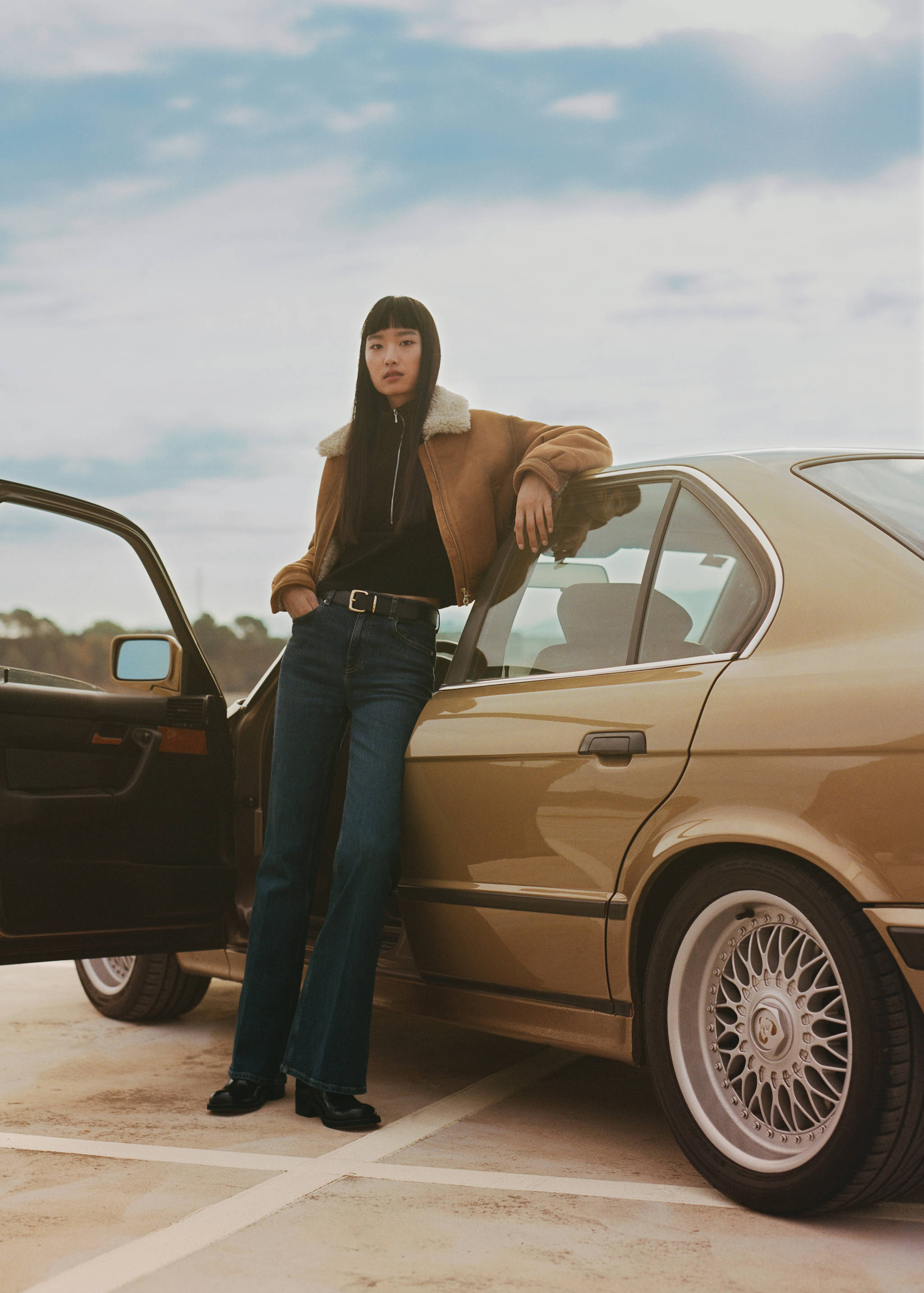 Worn-effect shearling jacket - Details of the article 7, Medium Brown. Ref: 57097712-00.