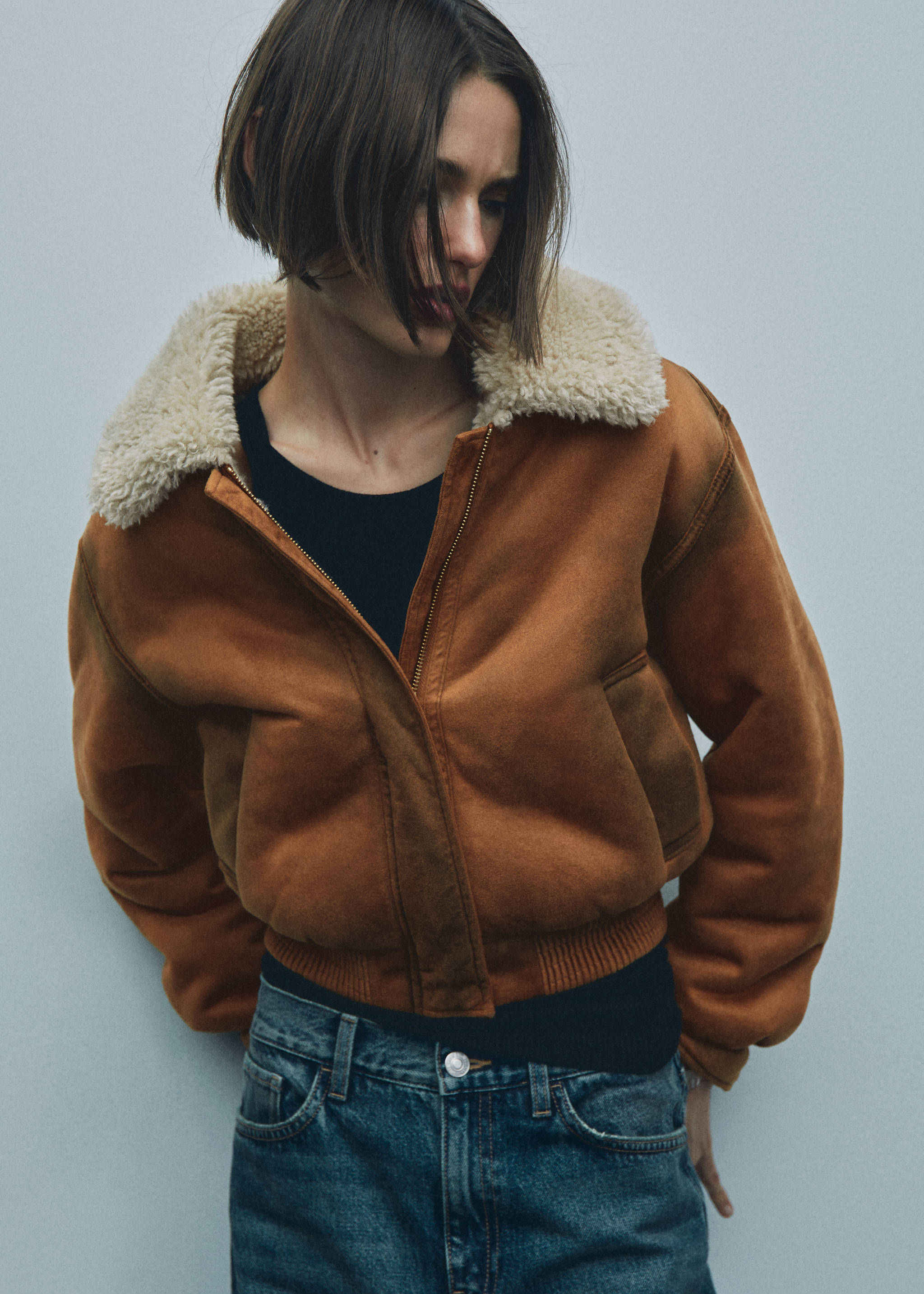 Worn-effect shearling jacket - Details of the article 5, Medium Brown. Ref: 57097712-00.