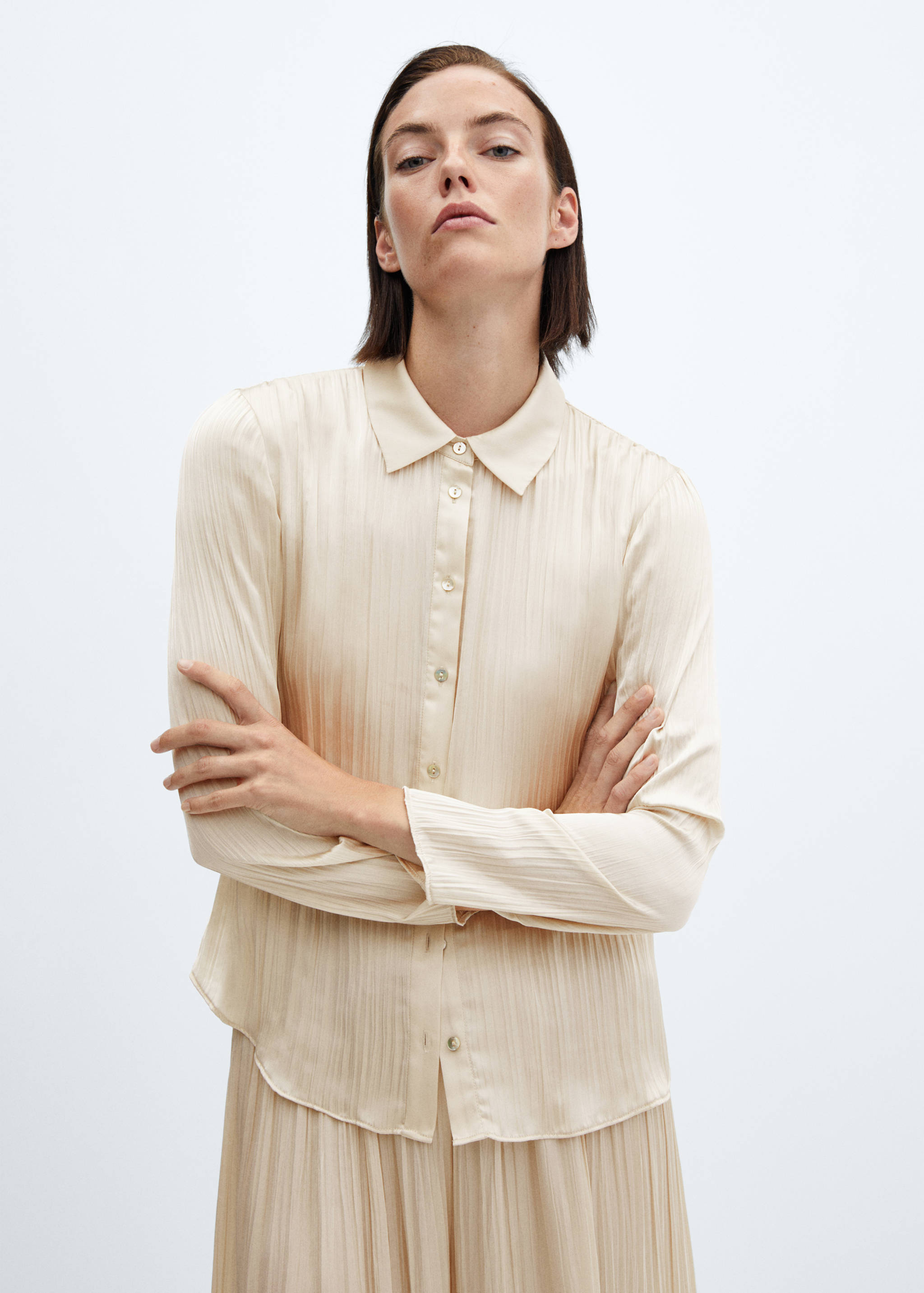 Chemise plissée satinée - Plan moyen