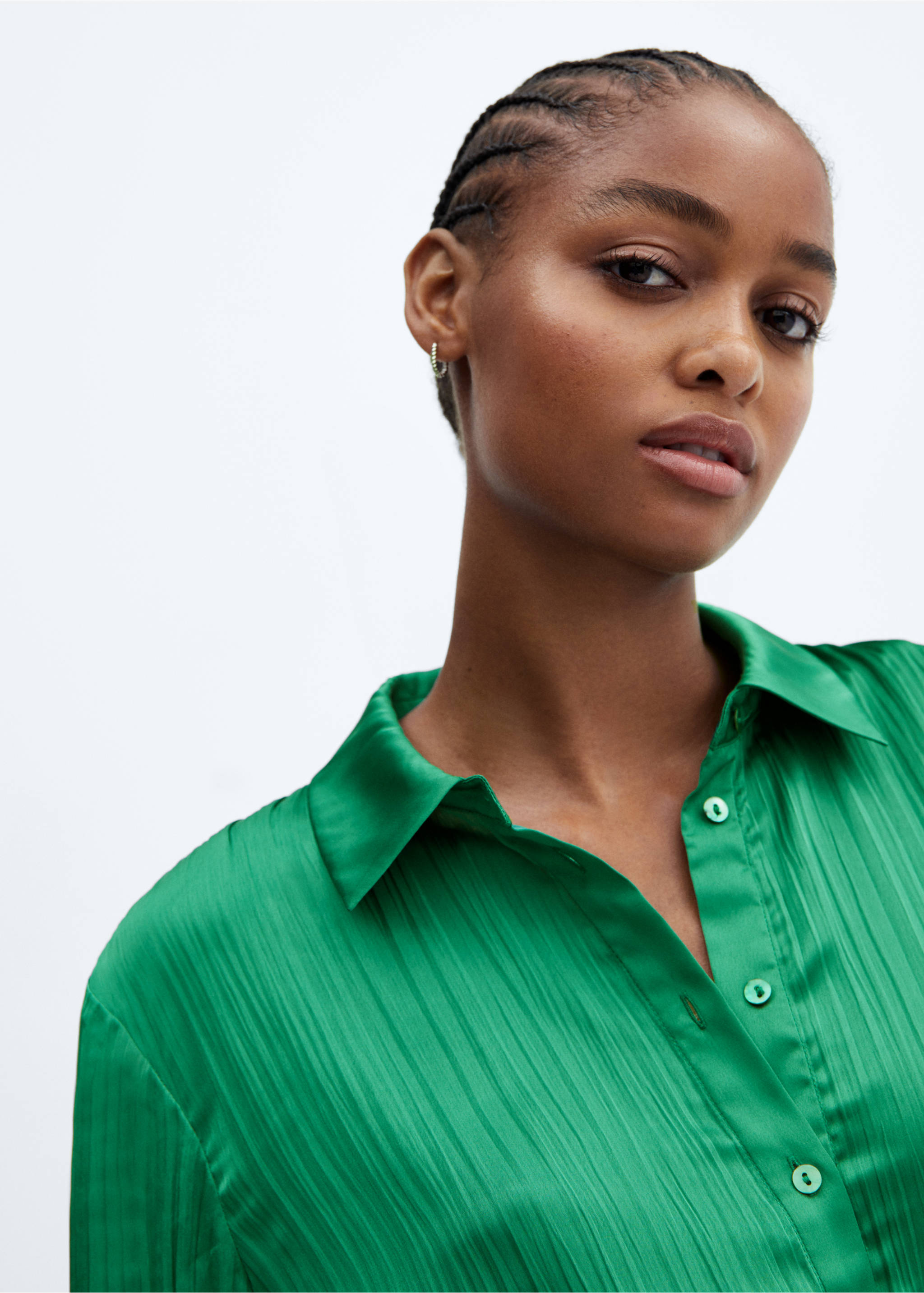 Chemise plissée satinée - Détail de l'article 1, Vert. Ref: 57097718-00.