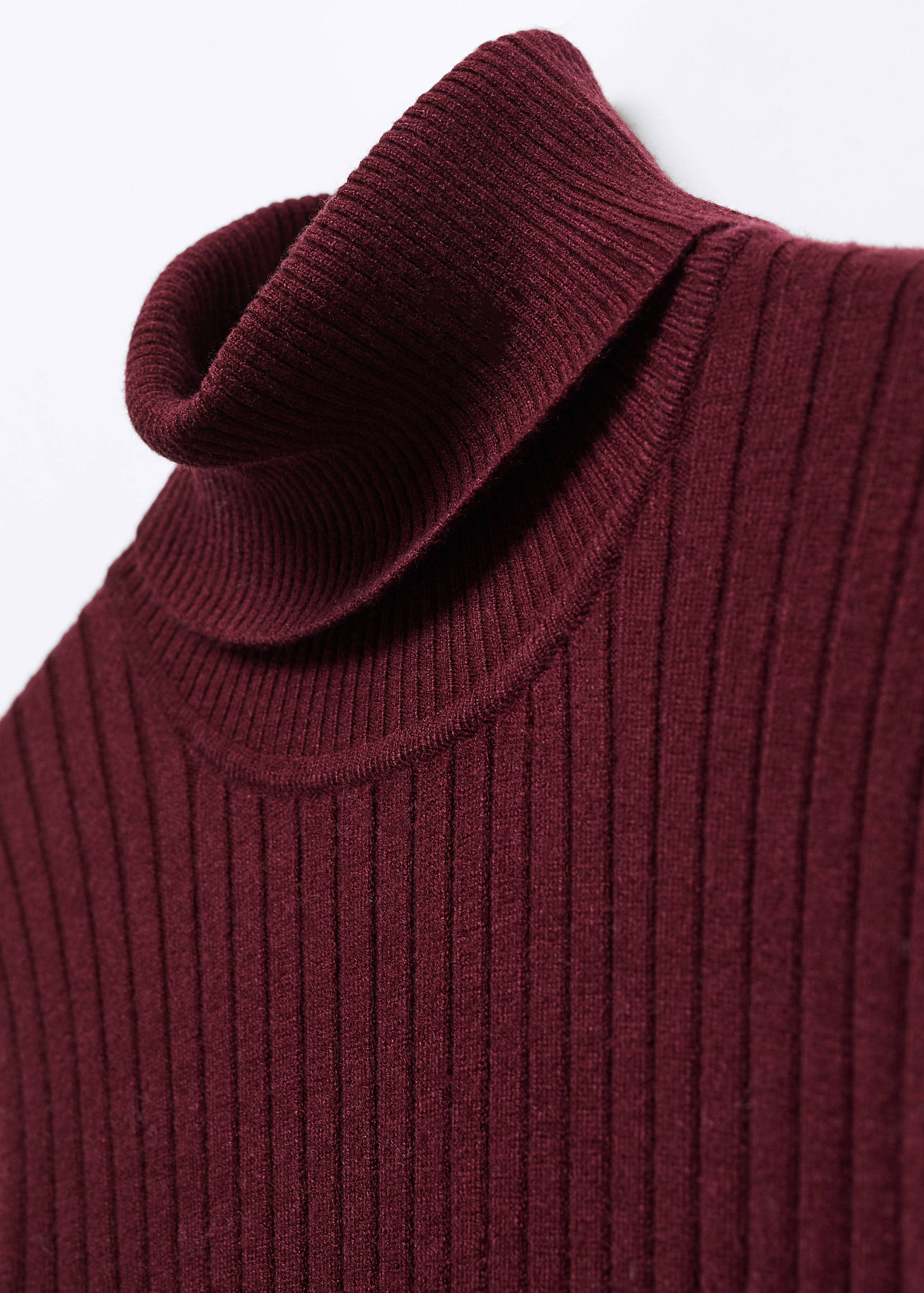 Tailliertes Kleid mit Rollkragen - Detail des Artikels 8