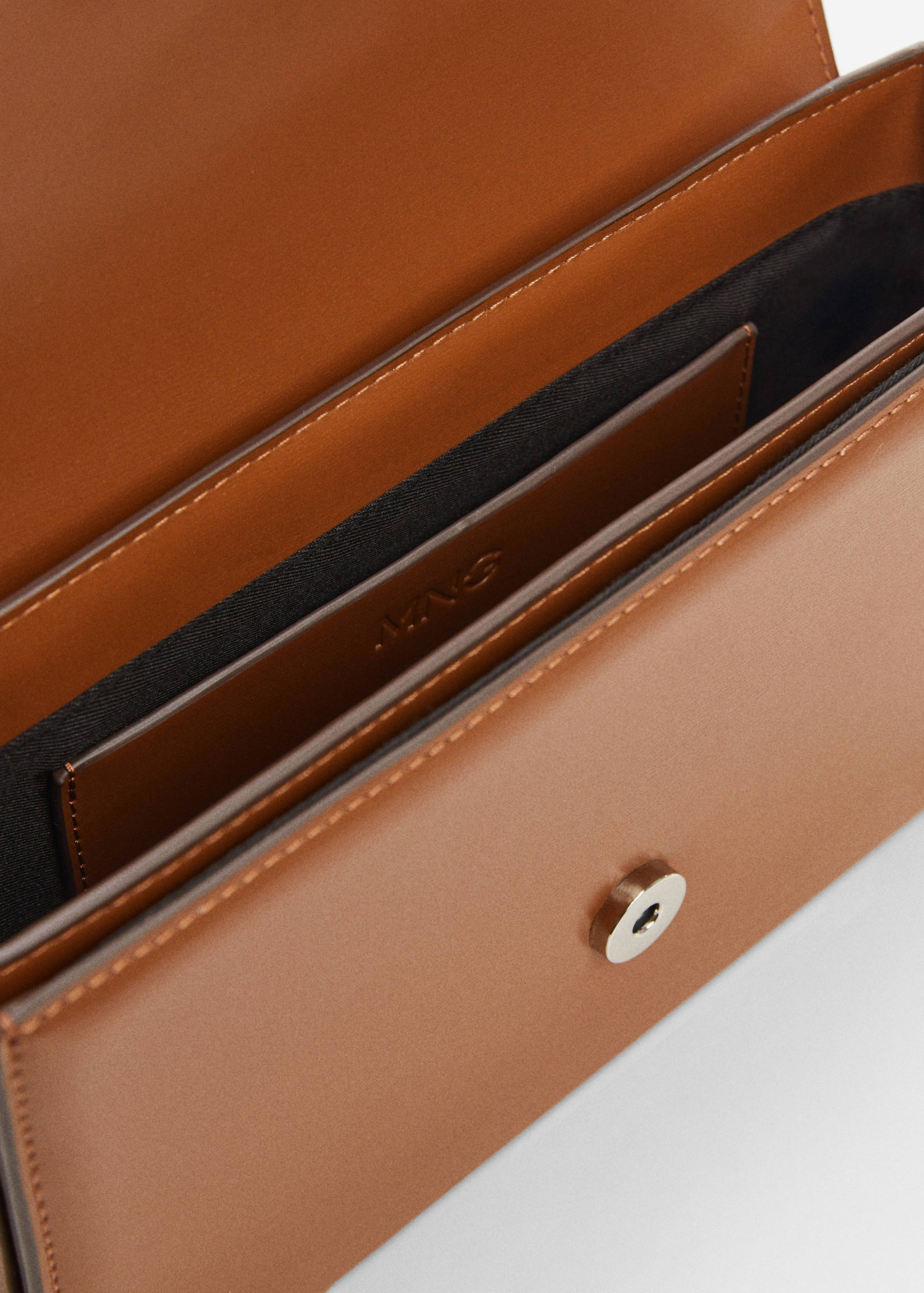 Shoulder bag with strap - Details of the article 2