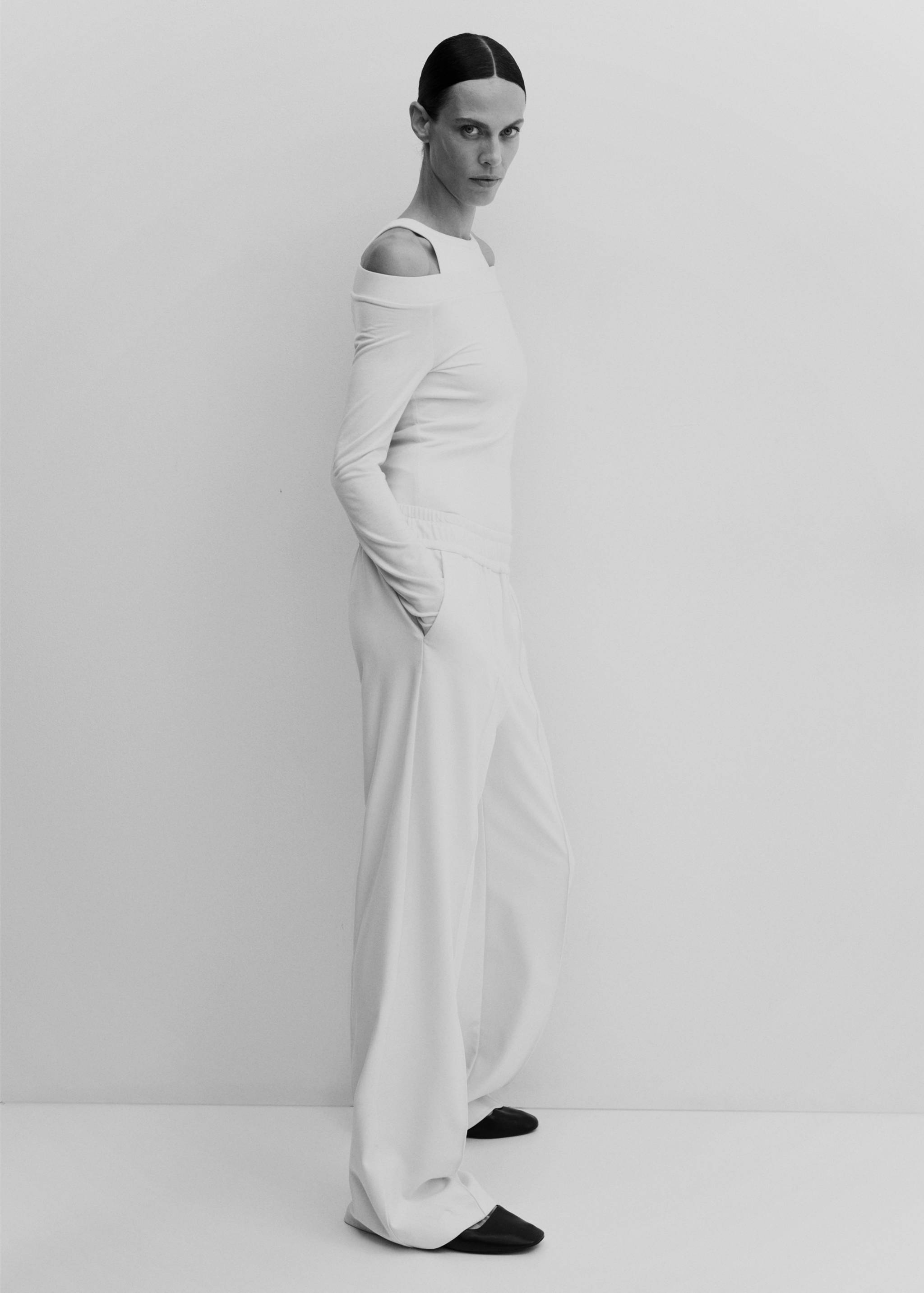 Wide leg trousers with elastic waist - Details of the article 2