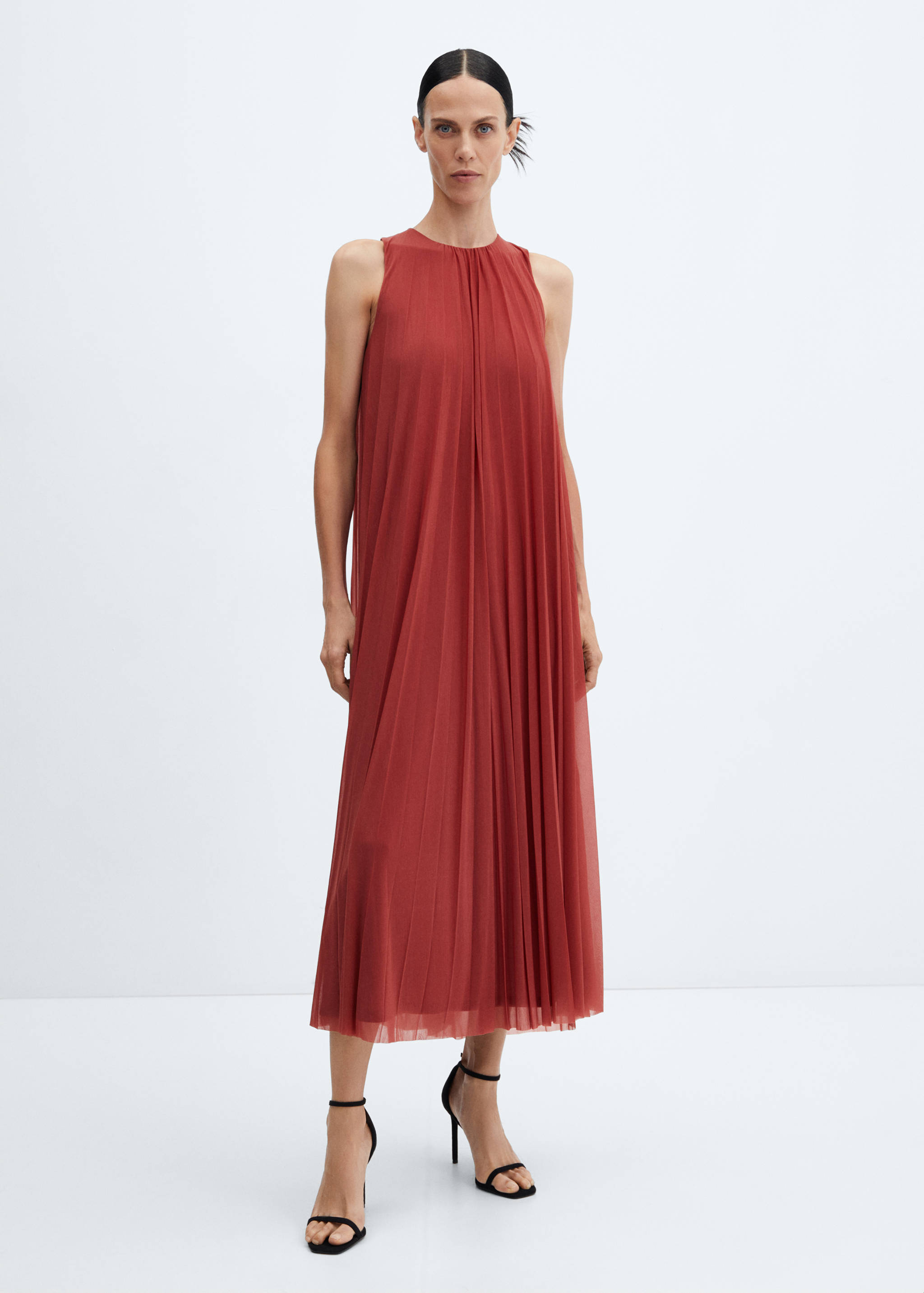 Pleated long dress - General plane