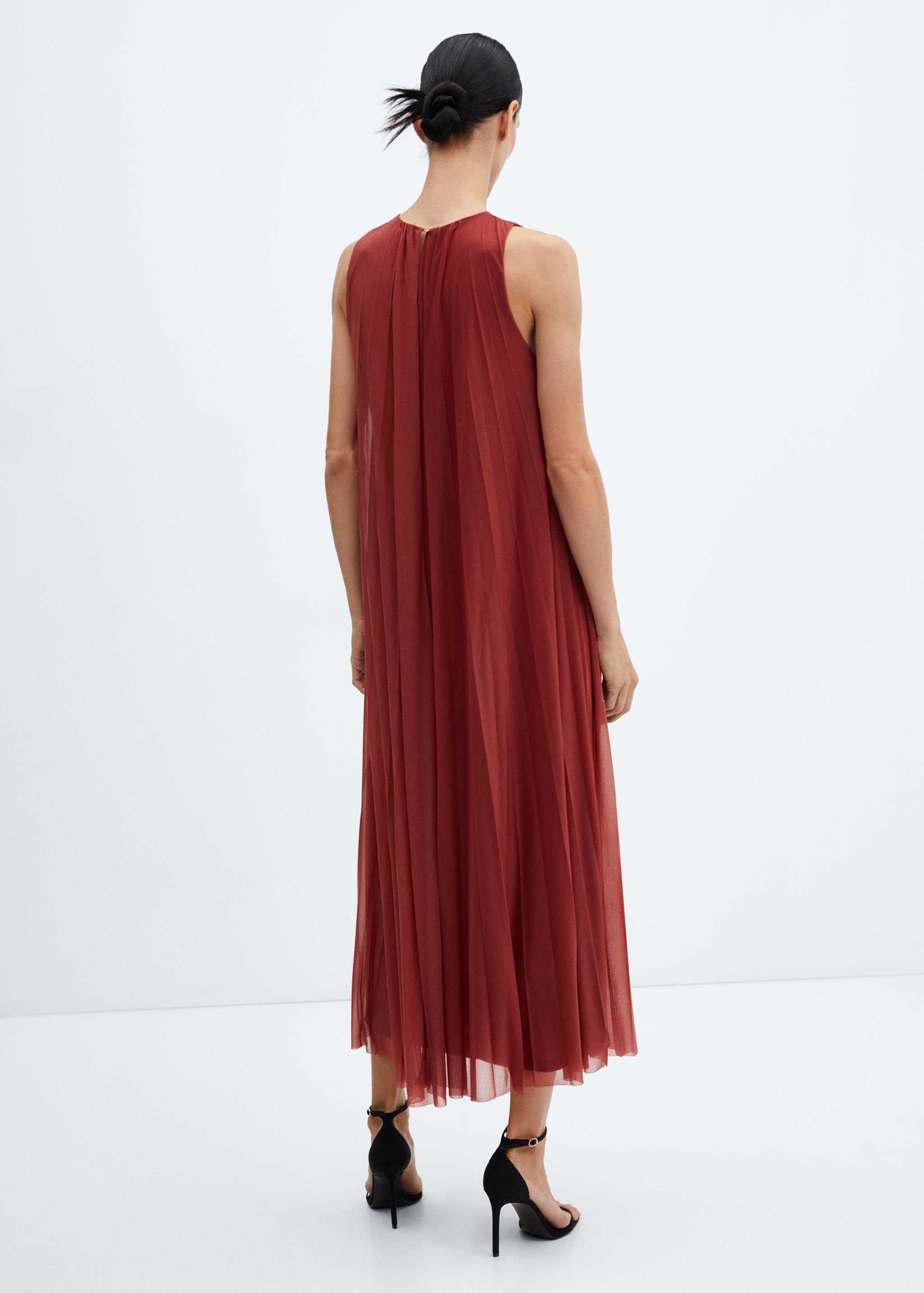Pleated long dress - Reverse of the article