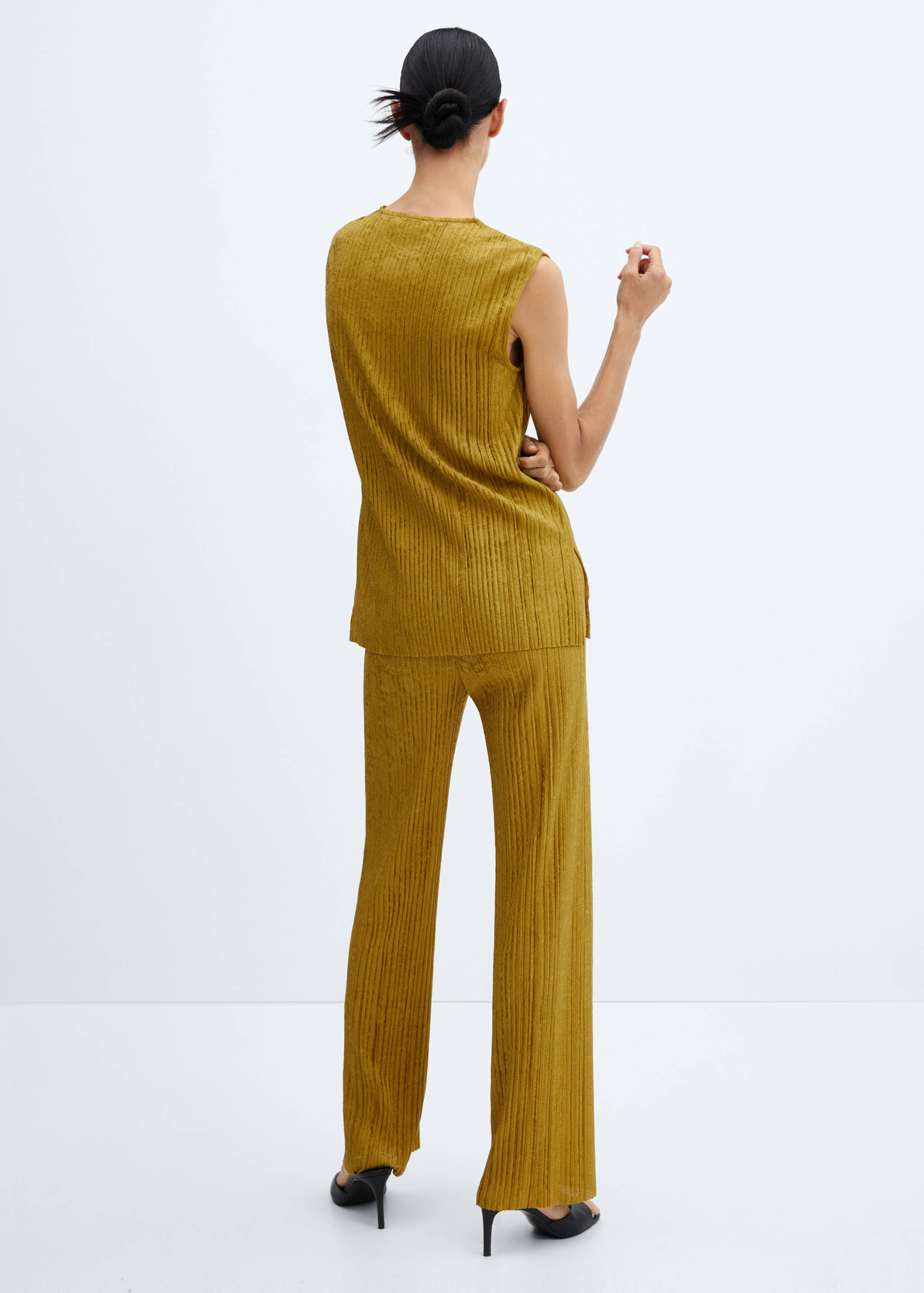 Pleated straight pants - Reverse of the article