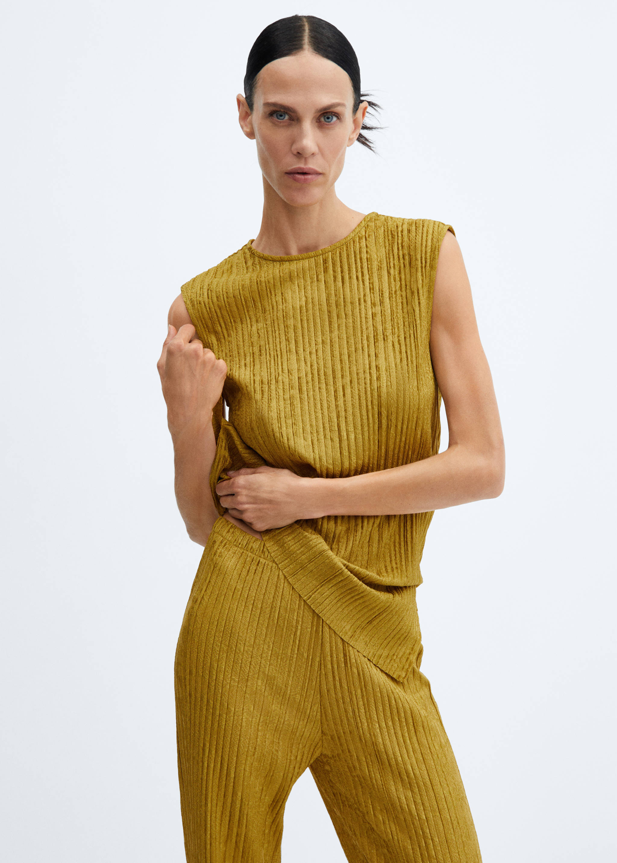 Pleated straight pants - Details of the article 1