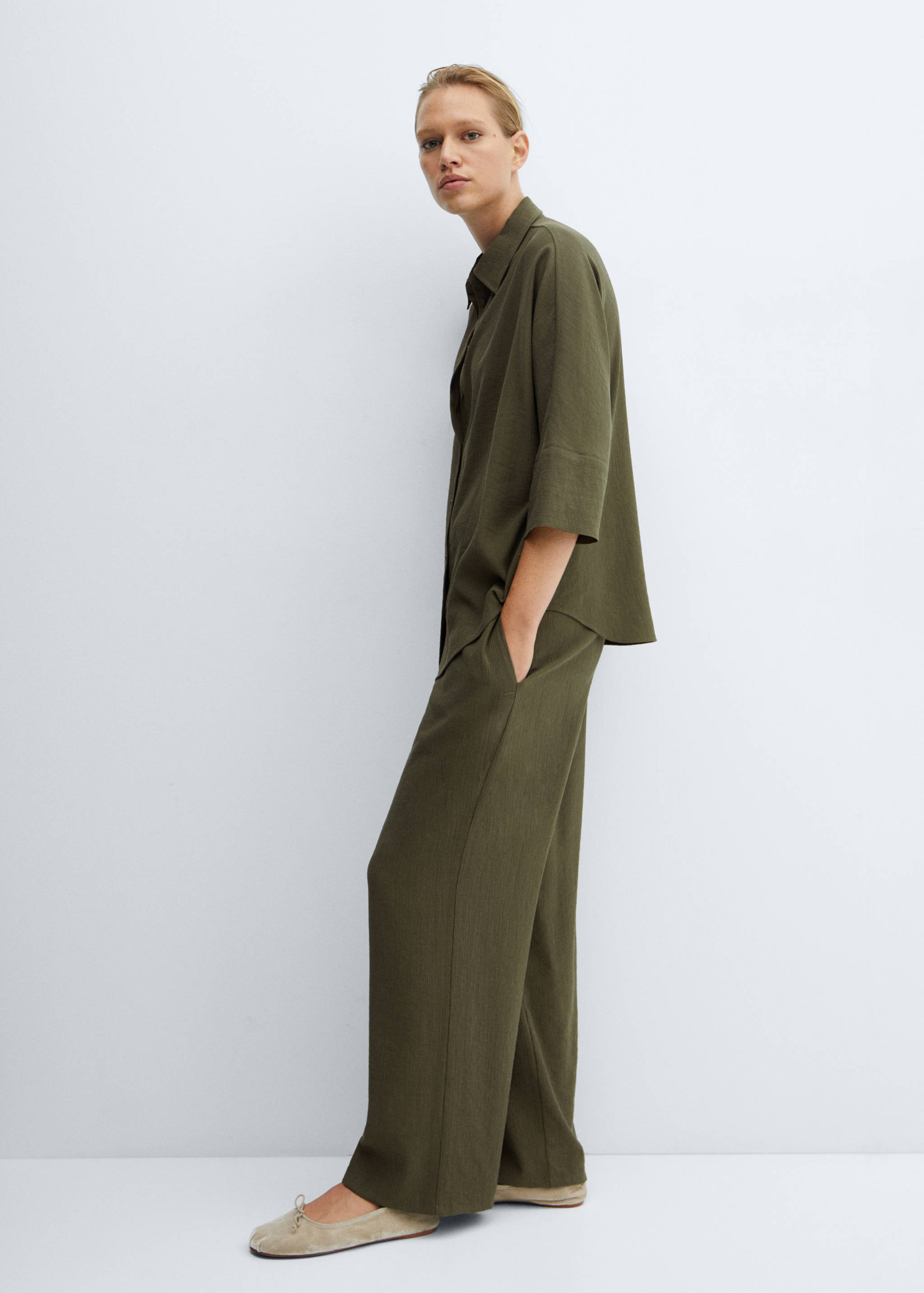 Elastic waist flowy trousers - Details of the article 1
