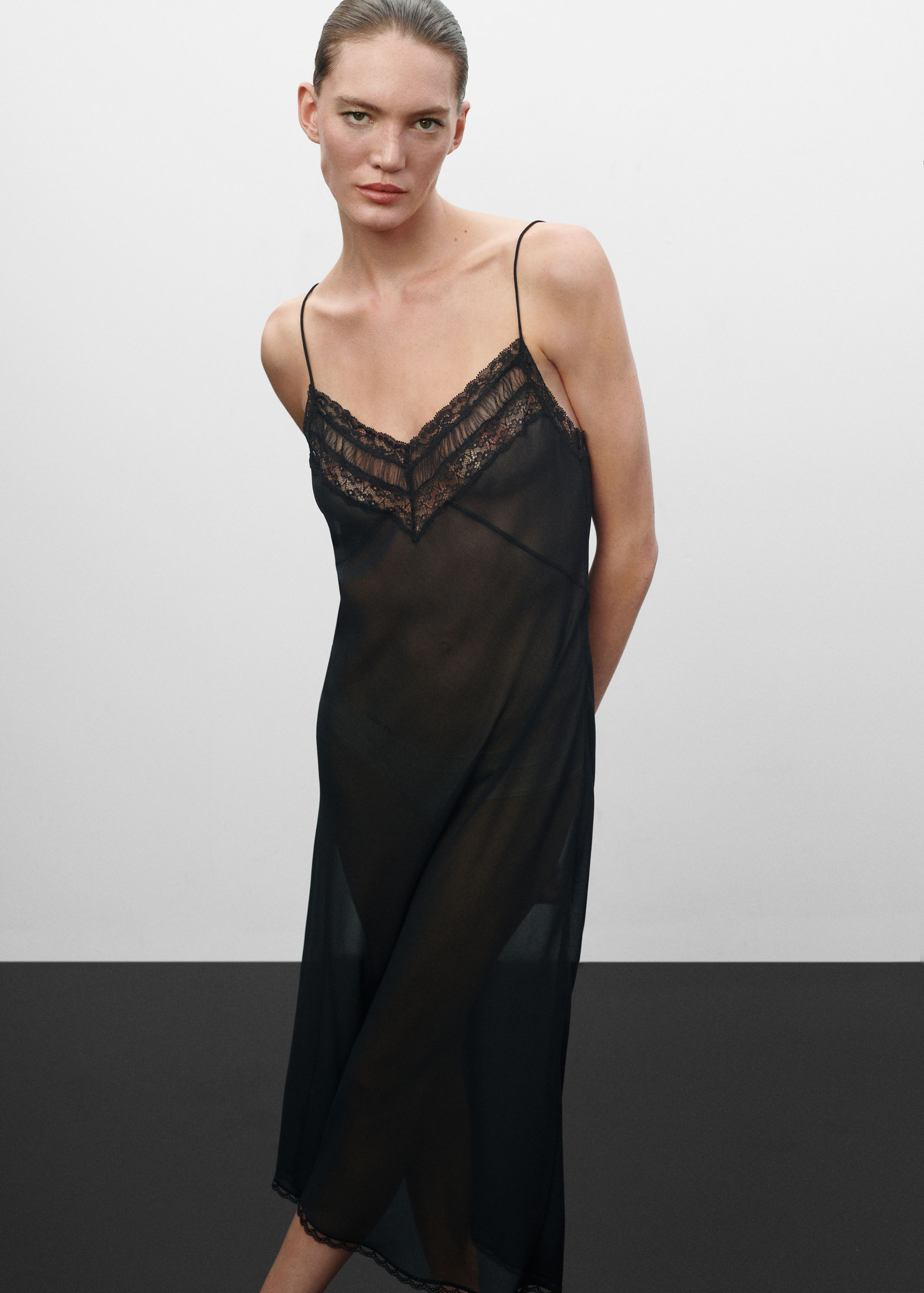 Vestit de llenceria semitransparent - Pla mig
