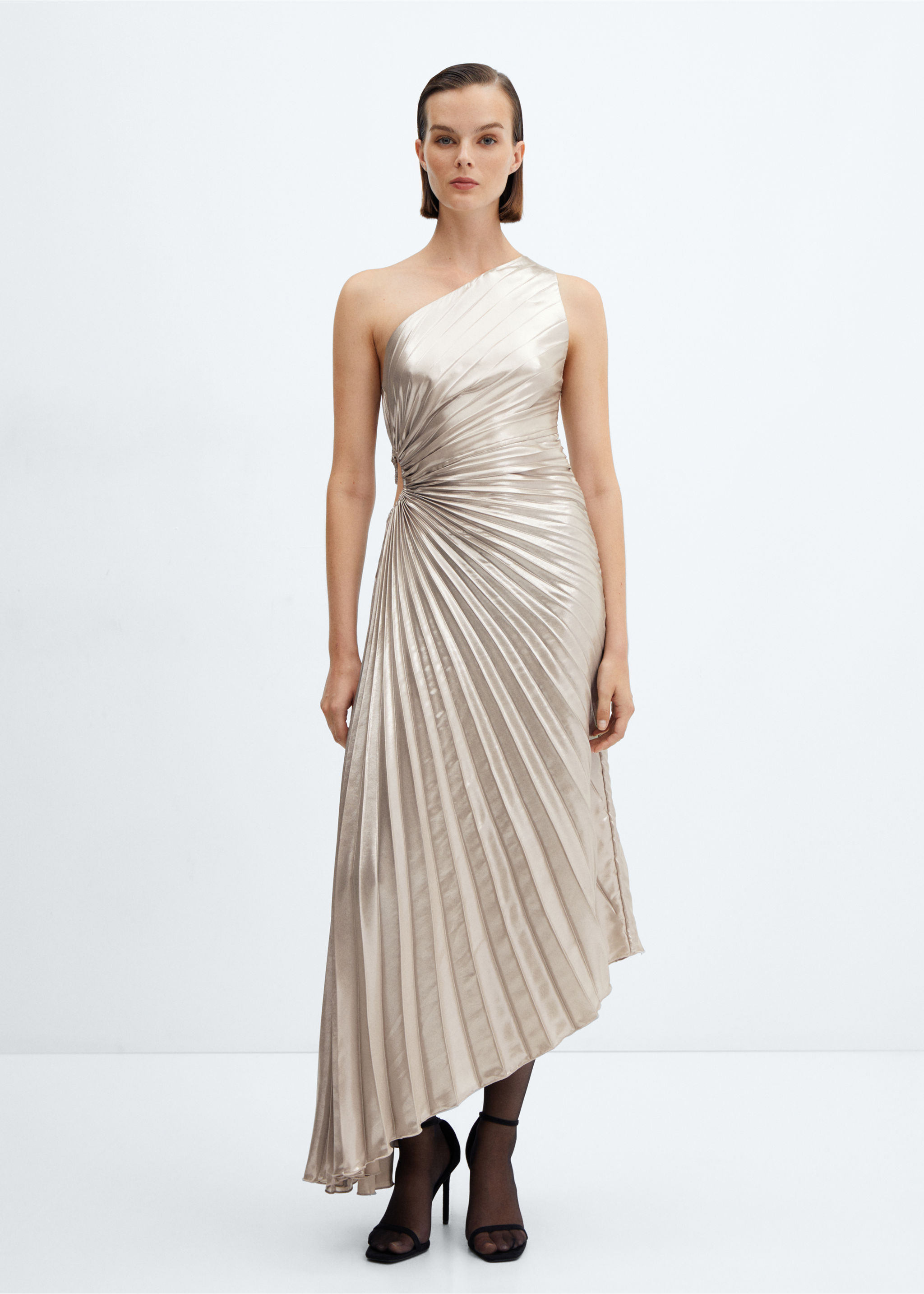 Asymmetrical pleated dress - General plane