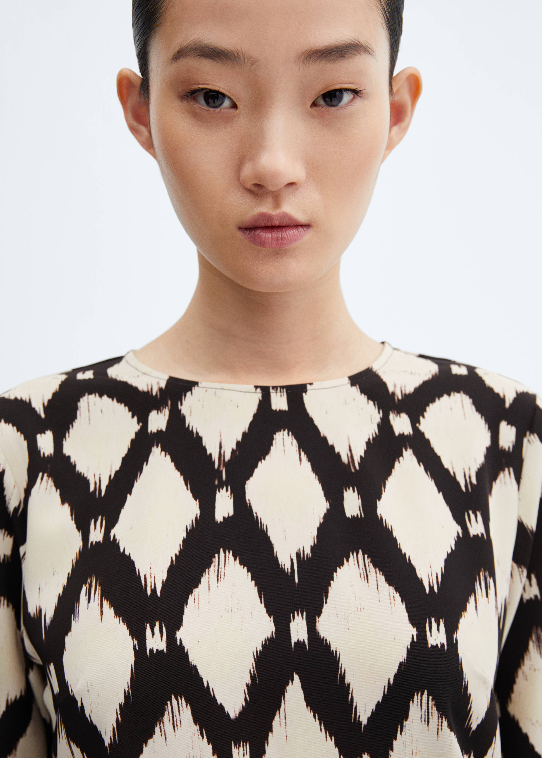 Vestido curto de manga comprida - Pormenor do artigo 1