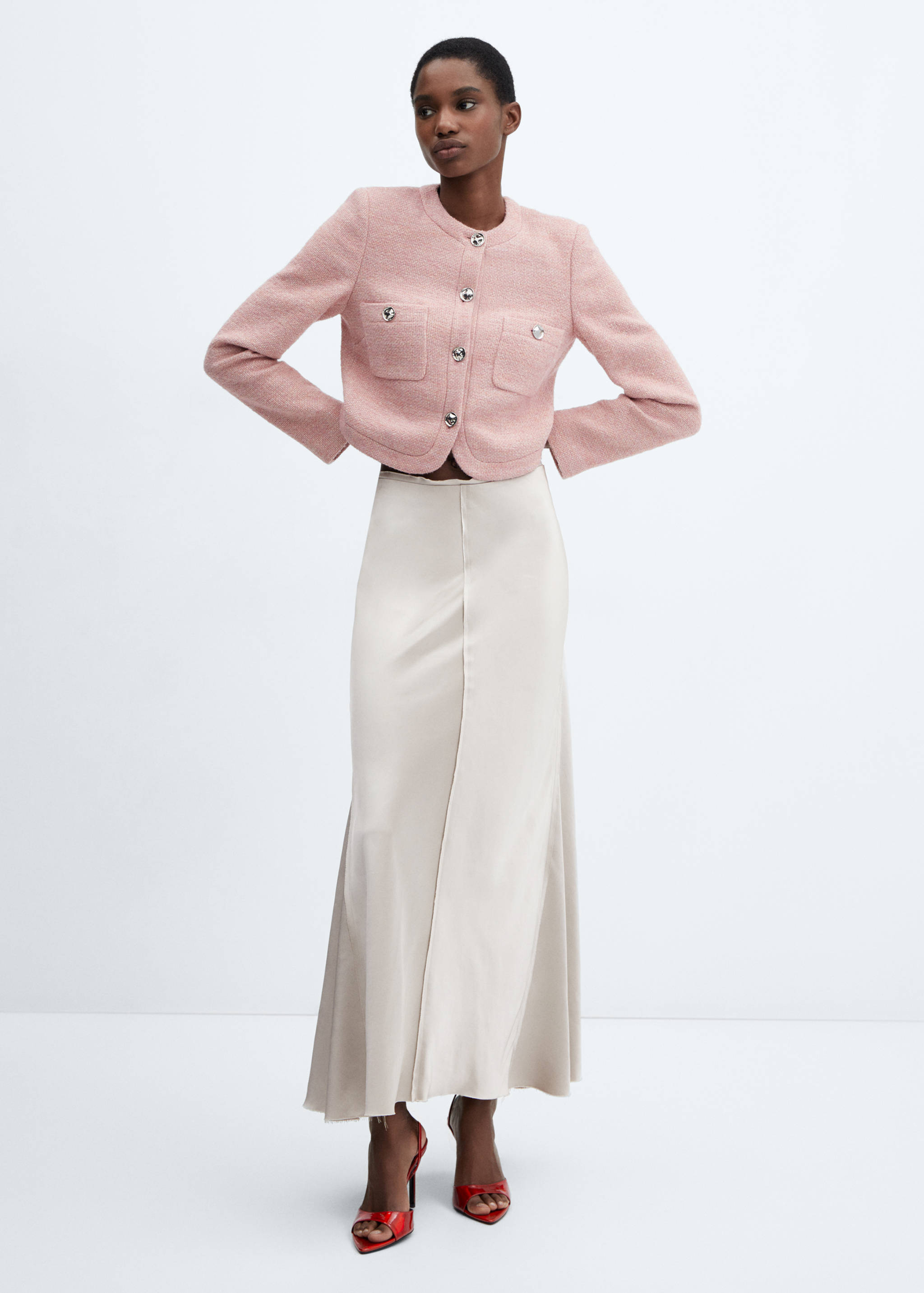 Faldilla setinada vora desfilada - Pla general