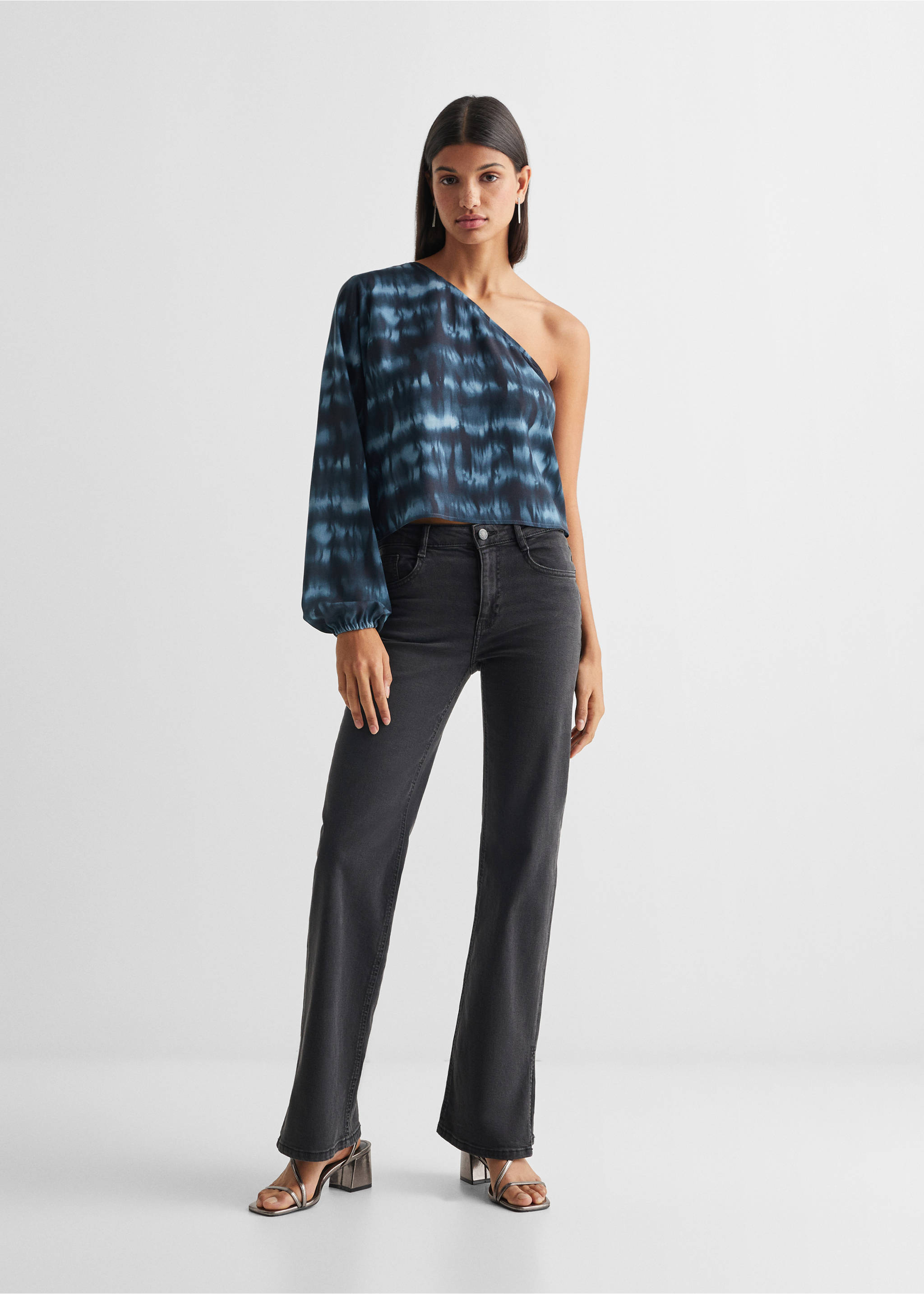 Asymmetrisk bluse med trykk - Total bildeutsnitt, Blå. Ref: 67000272-00.