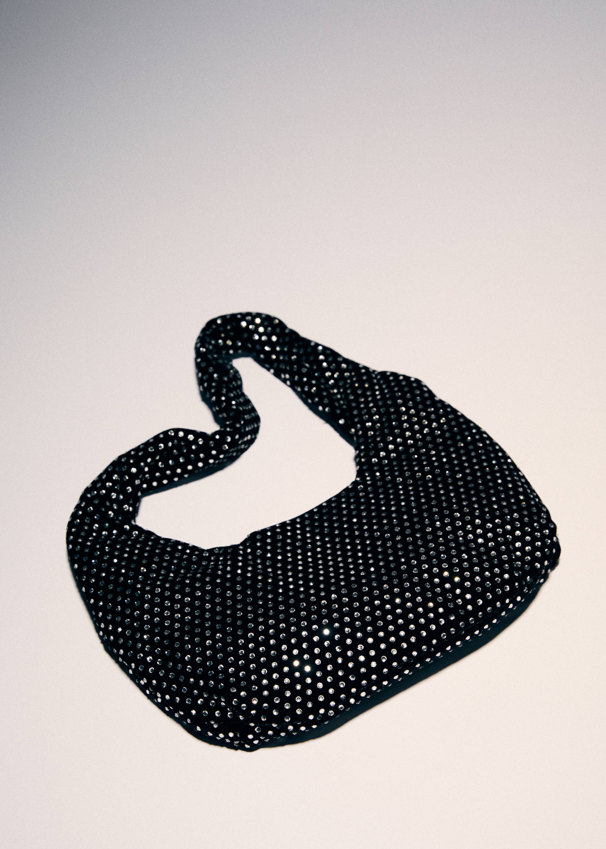 Strassbesetzte Samttasche - Detail des Artikels 9, Schwarz. Ref: 67000444-00.