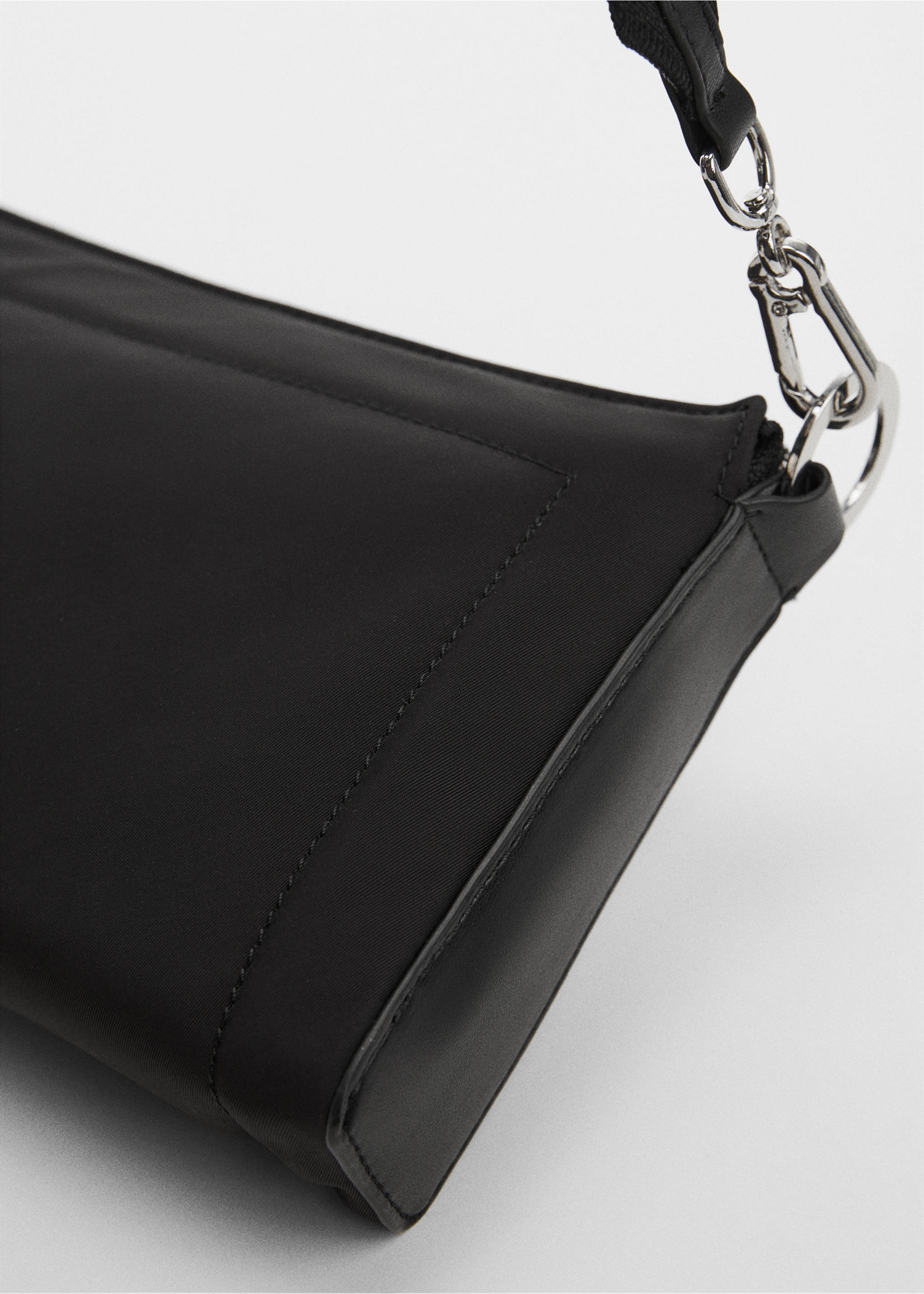Shoulder bag with short handle - Details of the article 2, Black. Ref: 67000450-00.