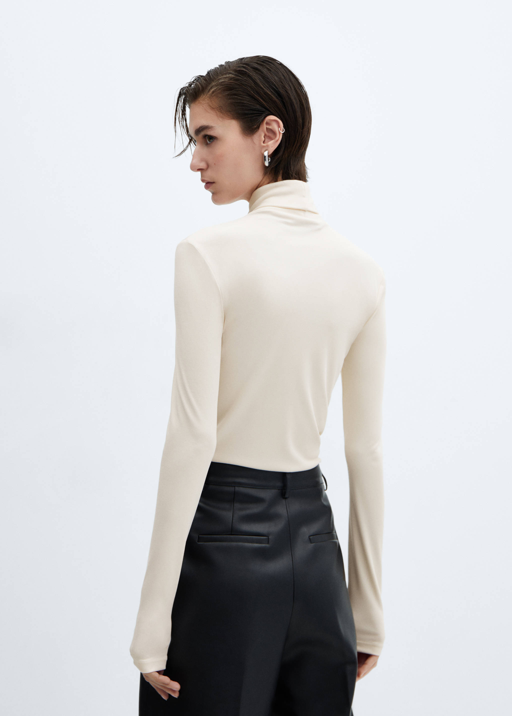 Modal turtleneck t-shirt - Reverse of the article