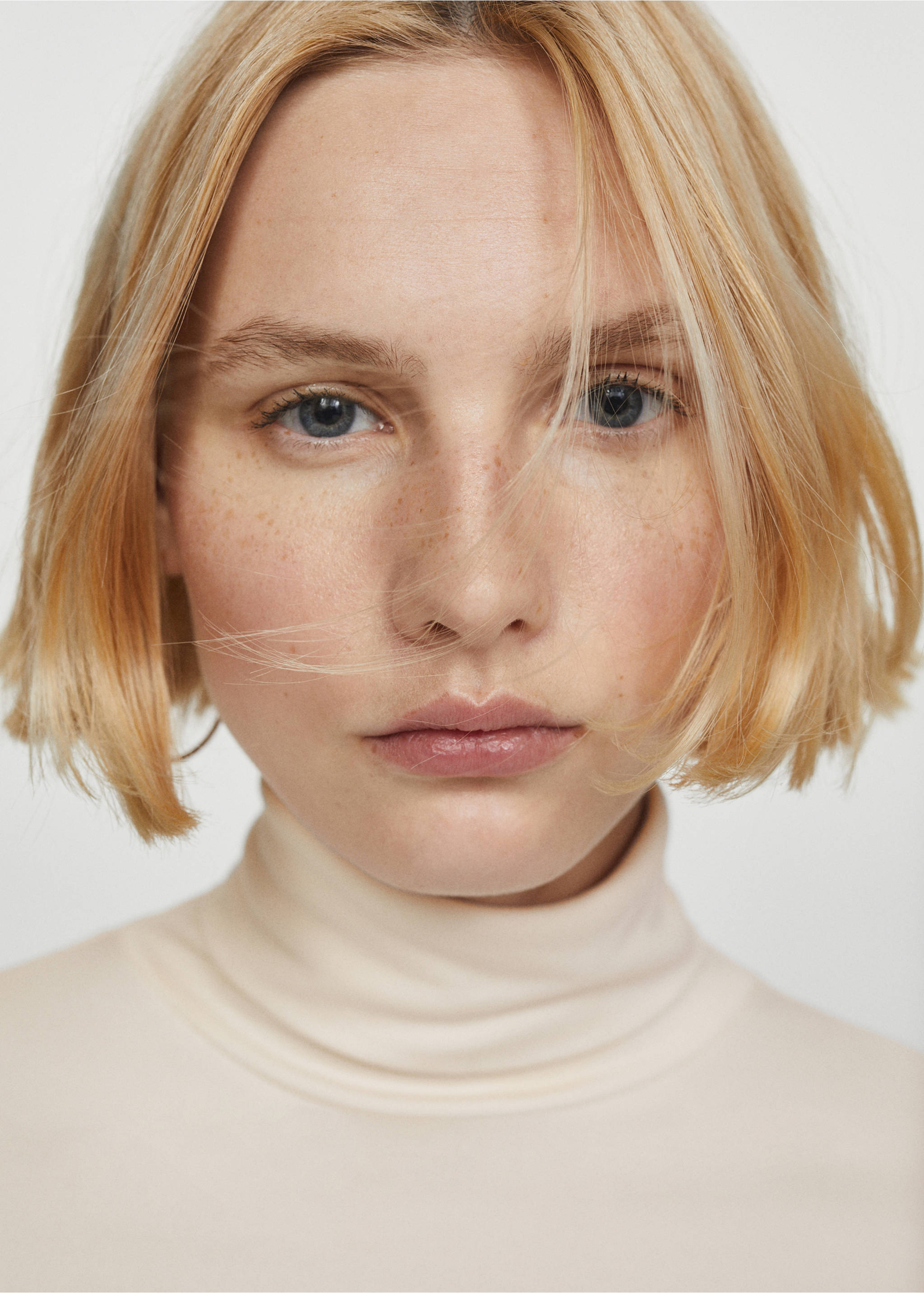 Modal turtleneck t-shirt - Details of the article 1, Off White. Ref: 67000462-00.