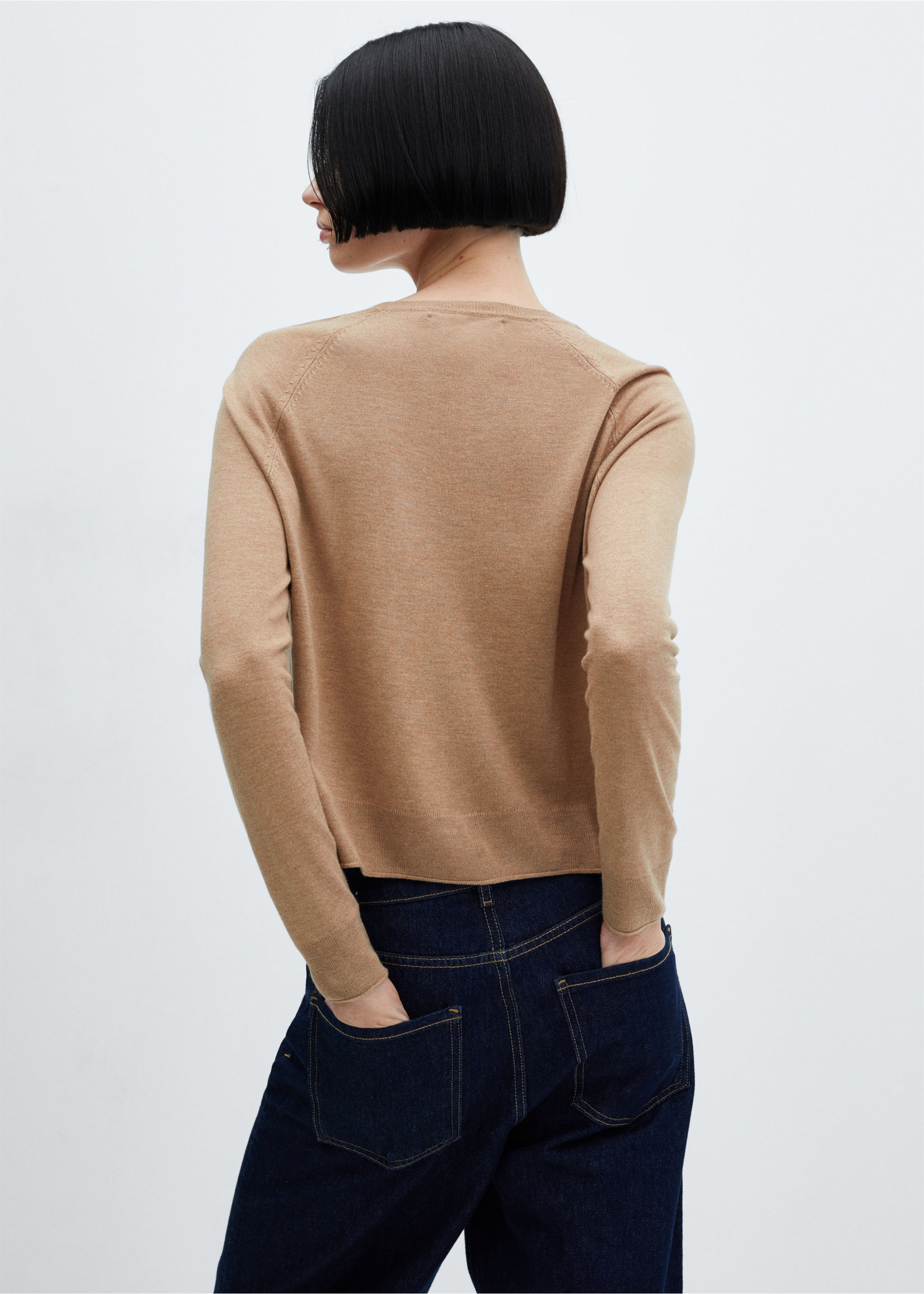 Feinstrickpullover mit Rundhals - Rückseite des Artikels