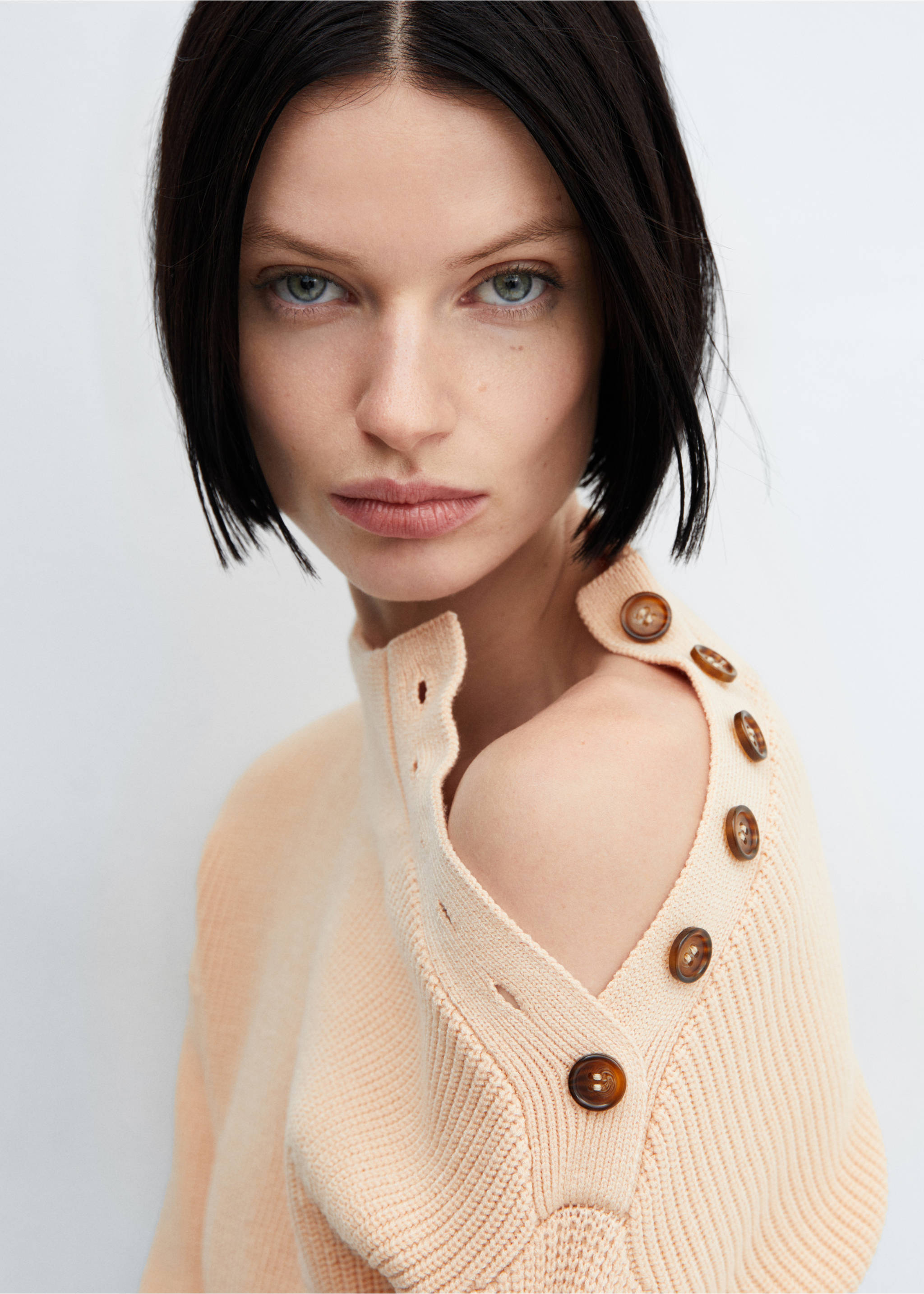 Shouder buttons ribbed sweater - Details of the article 1, Beige. Ref: 67000467-00.