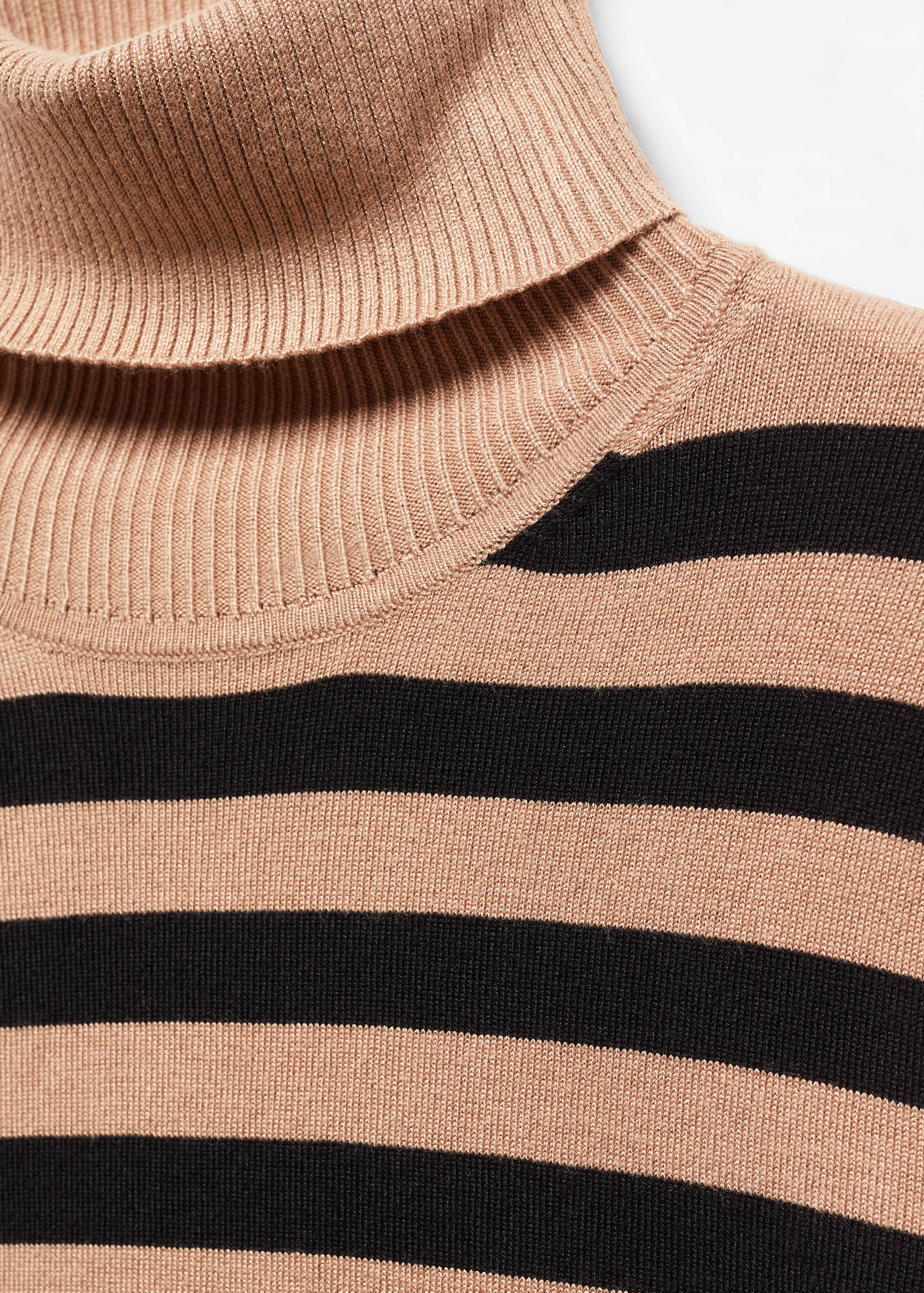 Fine-knit turtleneck sweater - Details of the article 8