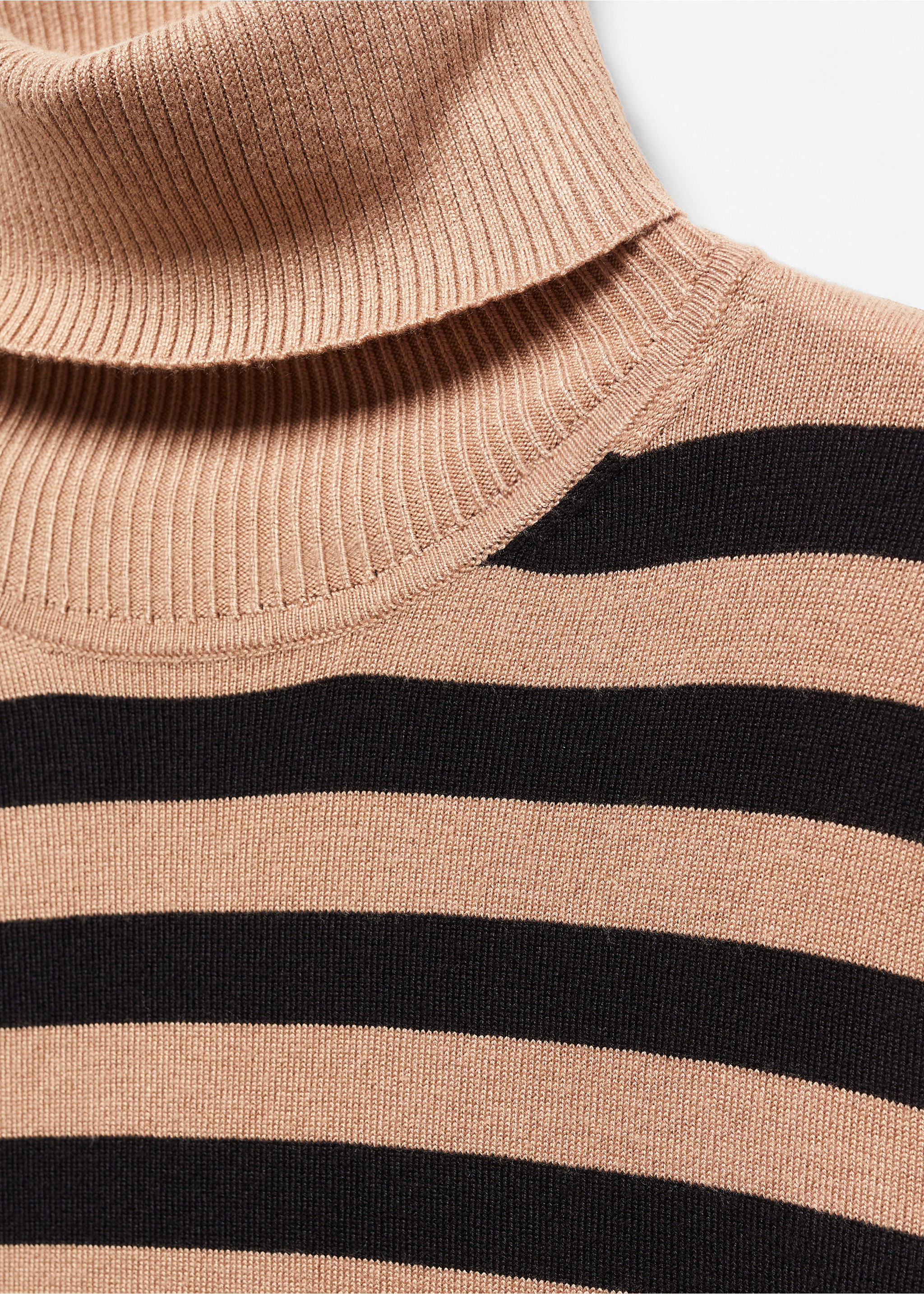 Fine-knit turtleneck sweater - Details of the article 8