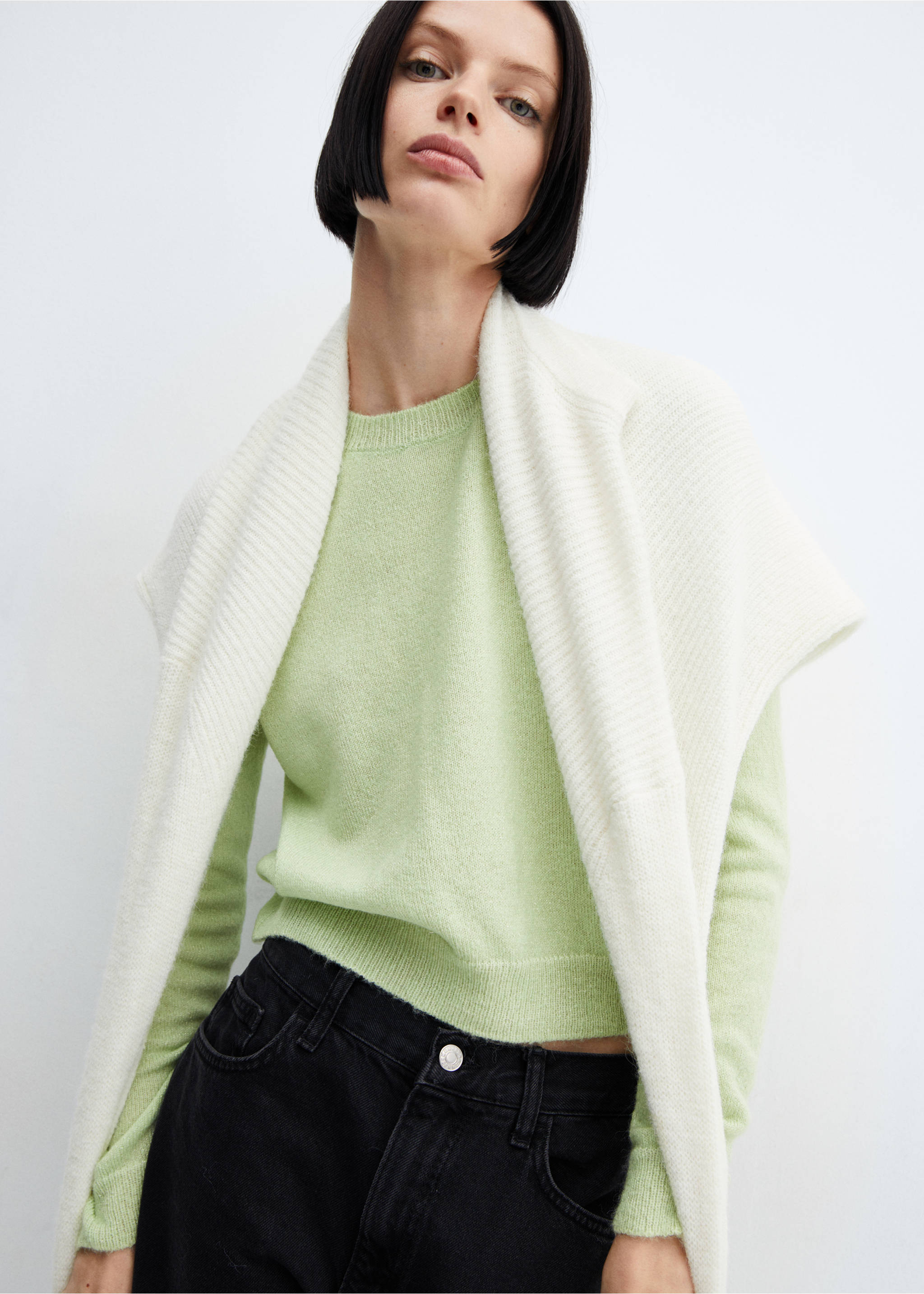 Round-neck knitted sweater - Details of the article 2, Pastel Green. Ref: 67000472-00.