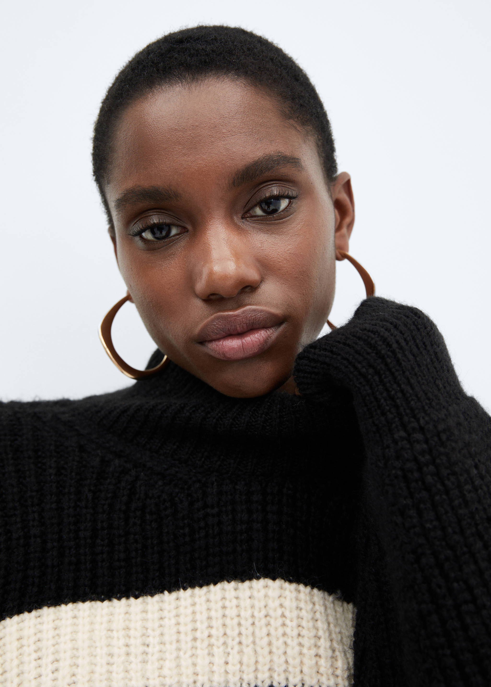 Gestreifter Pullover mit Knöpfen - Detail des Artikels 1