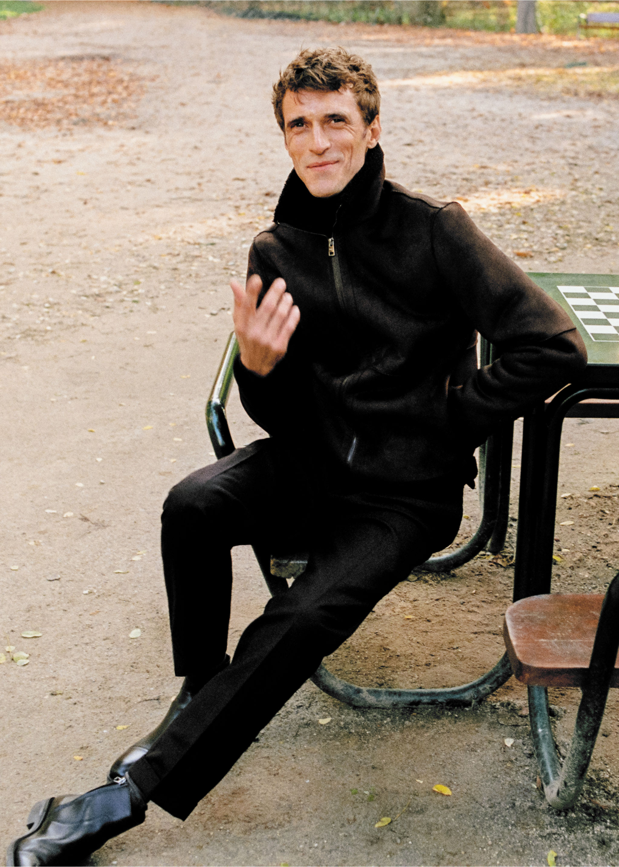 Wool trousers with pleats and loops - Details of the article 5