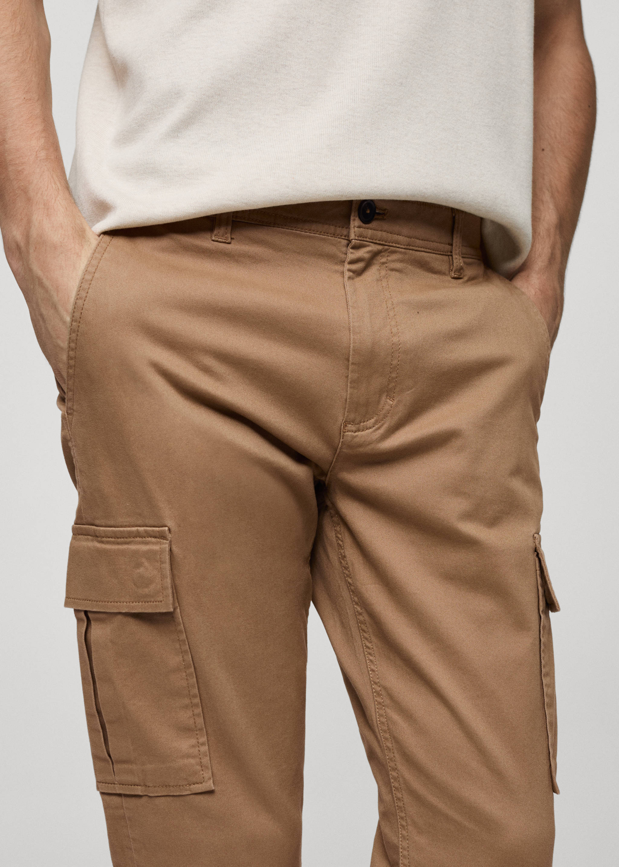 Slim-fit cotton cargo trousers - Details of the article 1