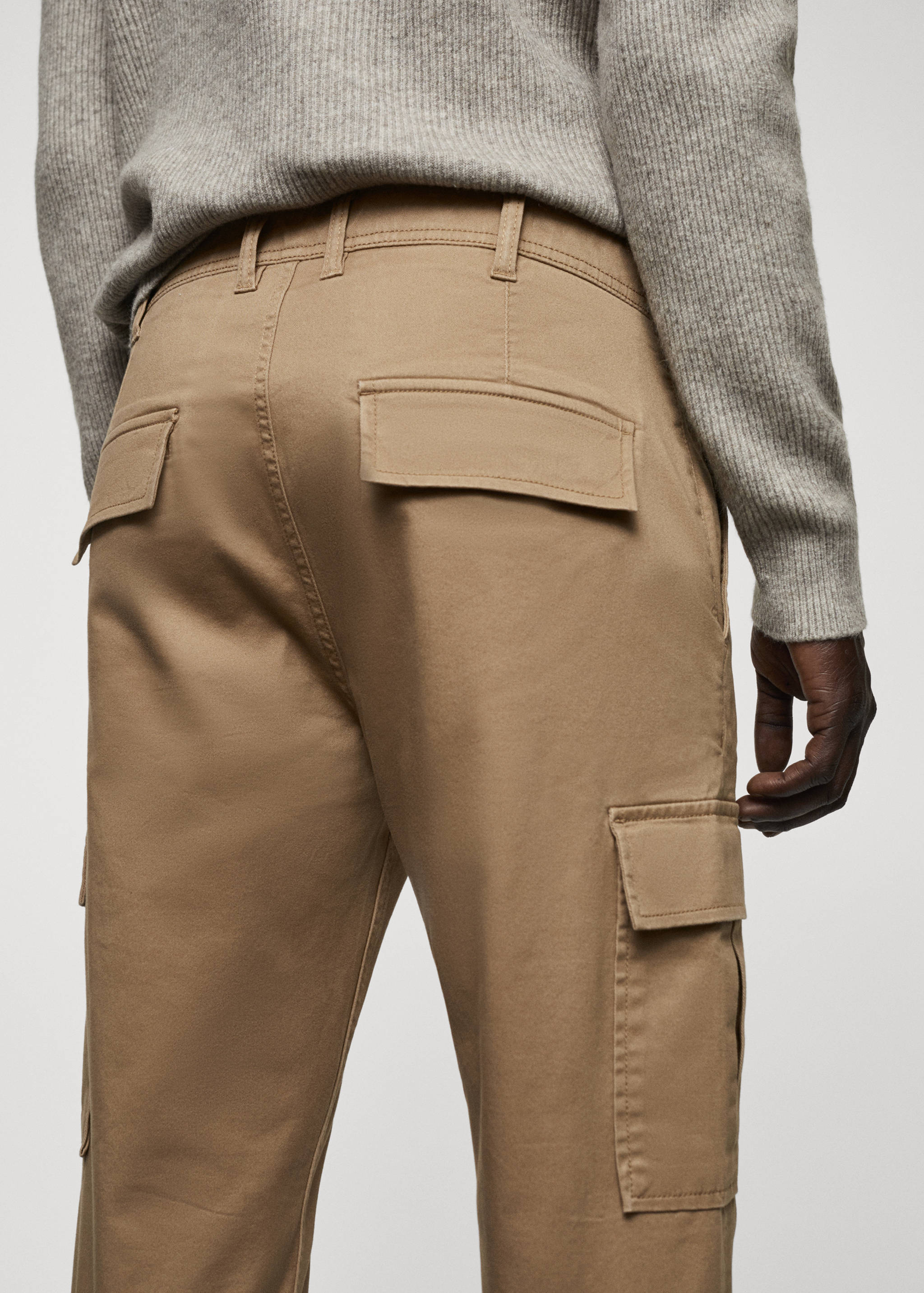 Slim-fit cotton cargo trousers - Details of the article 4