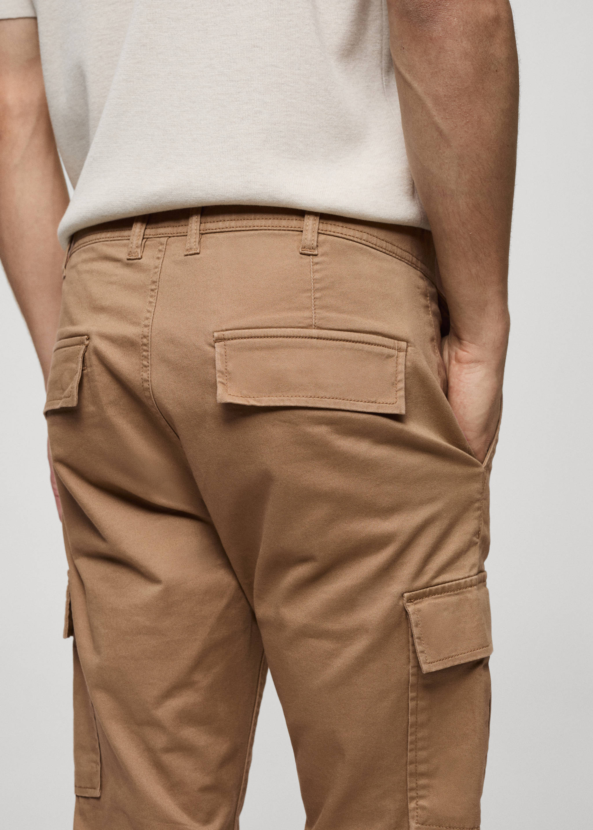 Slim-fit cotton cargo trousers - Details of the article 6