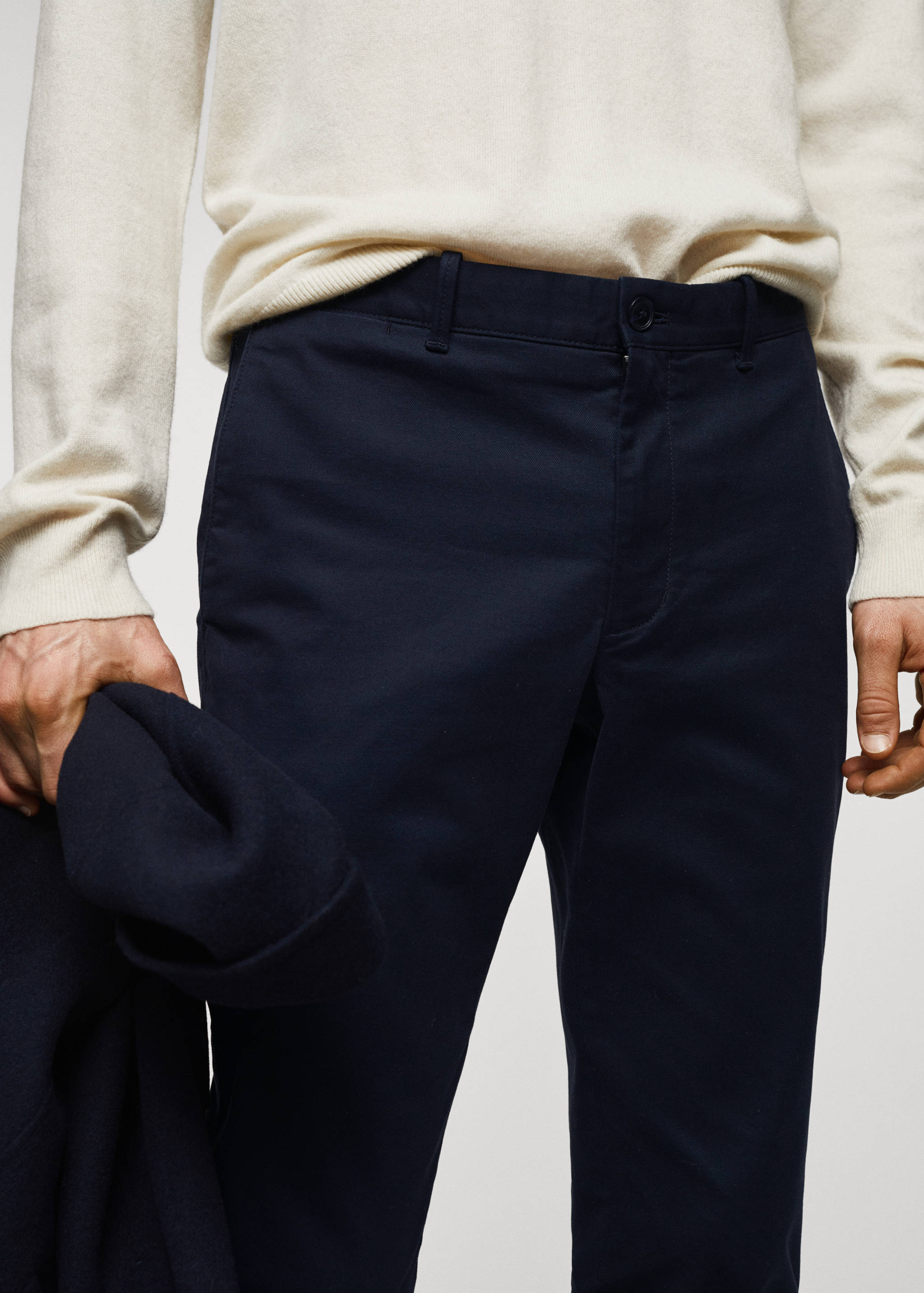 Calças chino slim fit de sarja - Pormenor do artigo 1