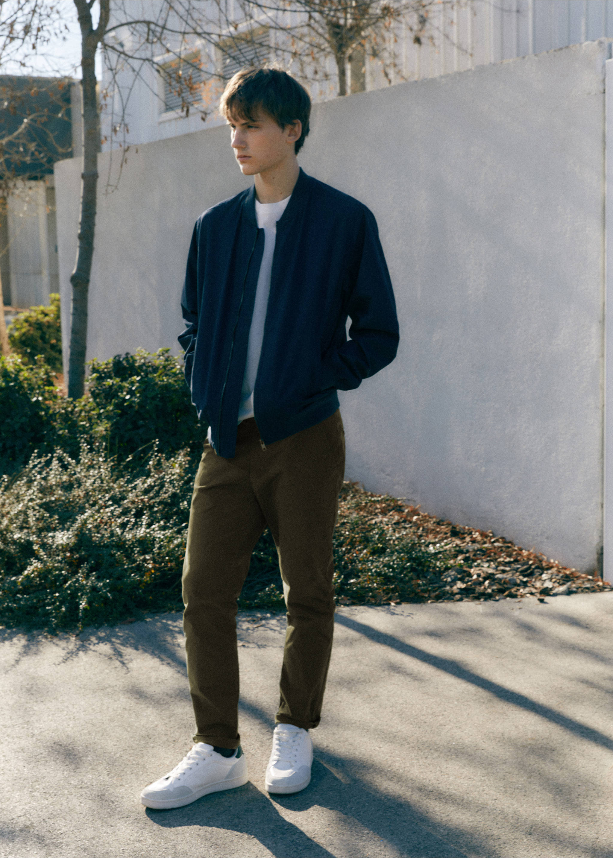 Cotton chinos - Details of the article 5, Khaki. Ref: 67000667-00.