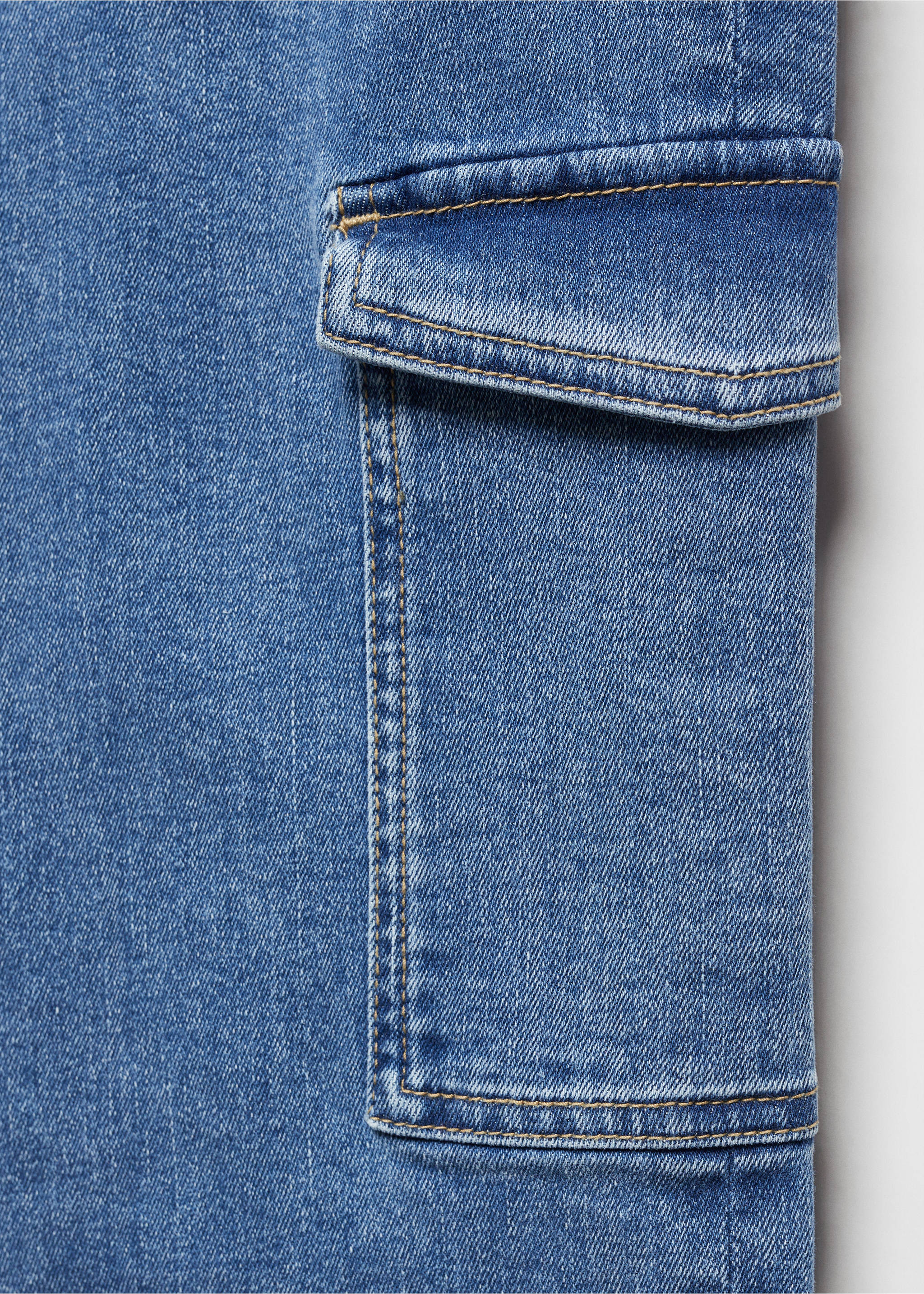 Flared cargo jeans - Details of the article 8, Medium Blue. Ref: 67000677-00.
