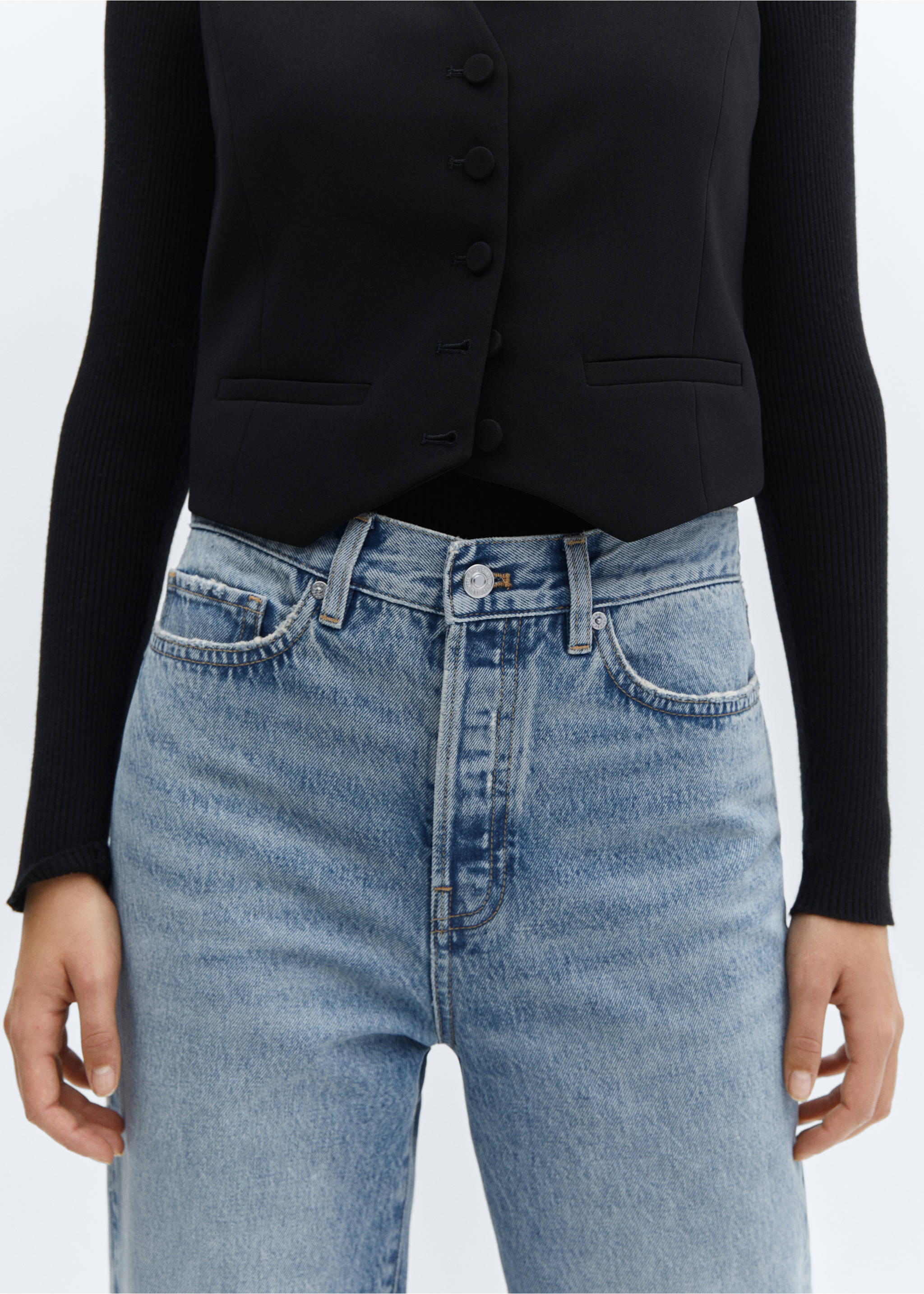 Straight jeans with forward seams - Details of the article 2, Medium Blue. Ref: 67001012-00.