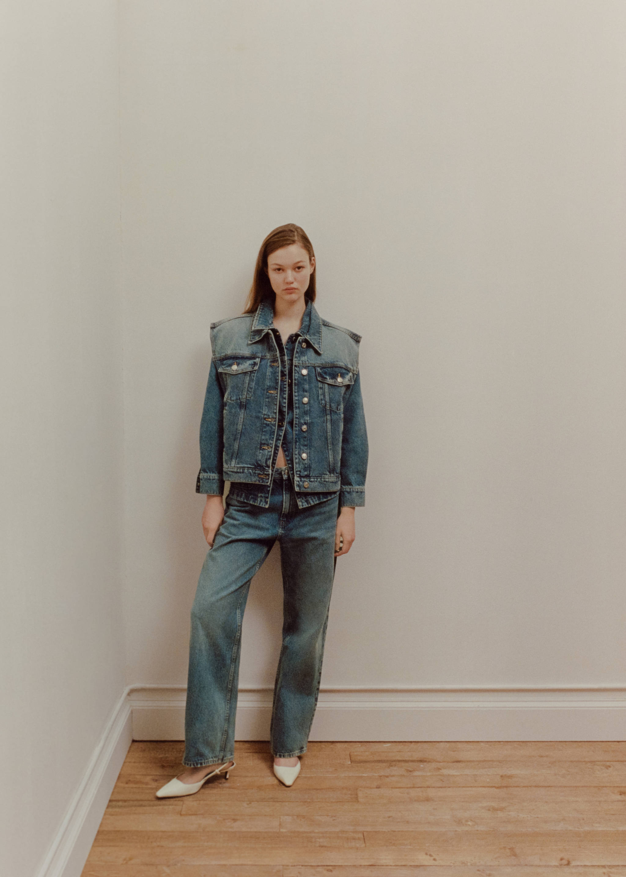 Mid-rise straight jeans - Details of the article 7